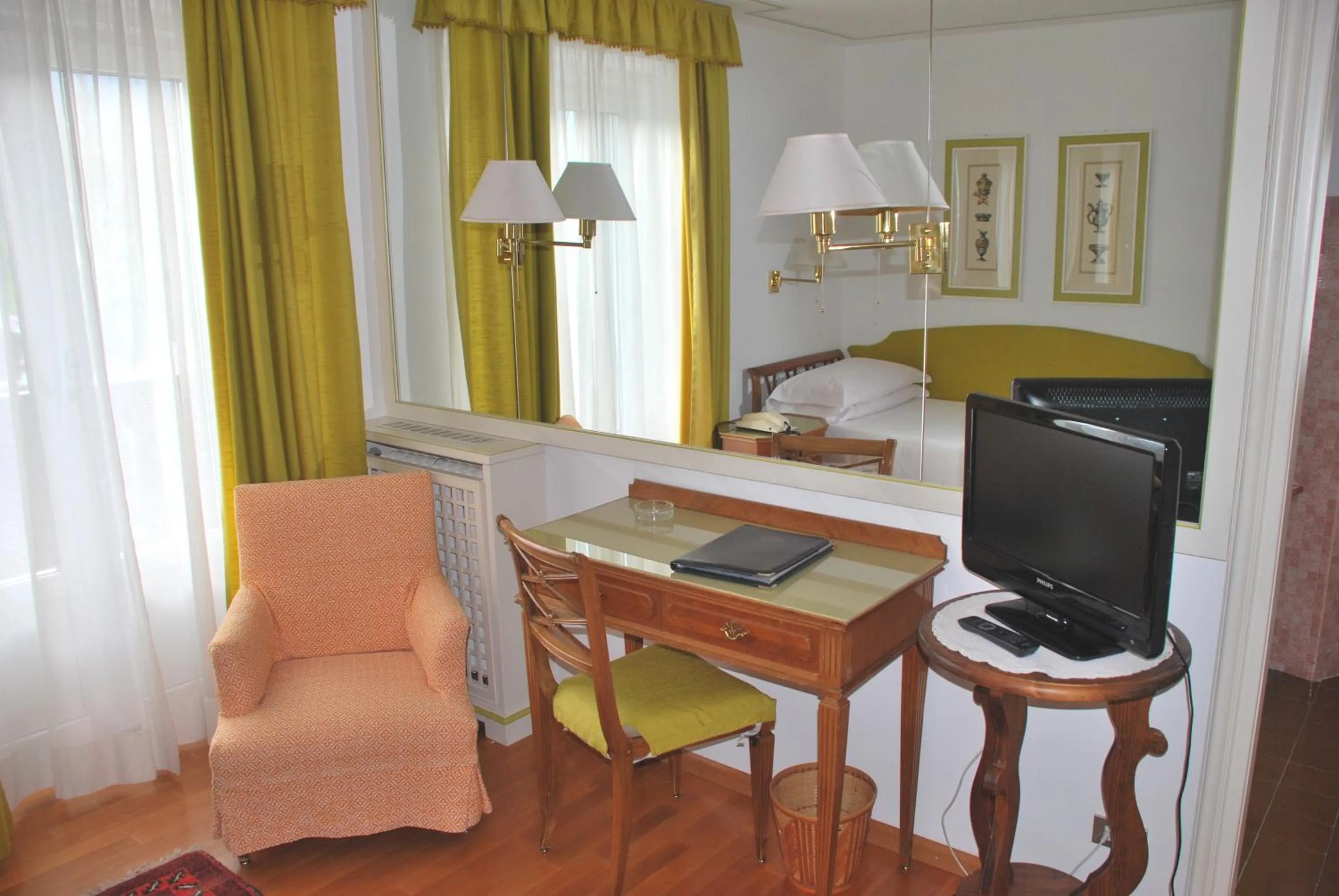 TV and multimedia in Hotel De La Poste