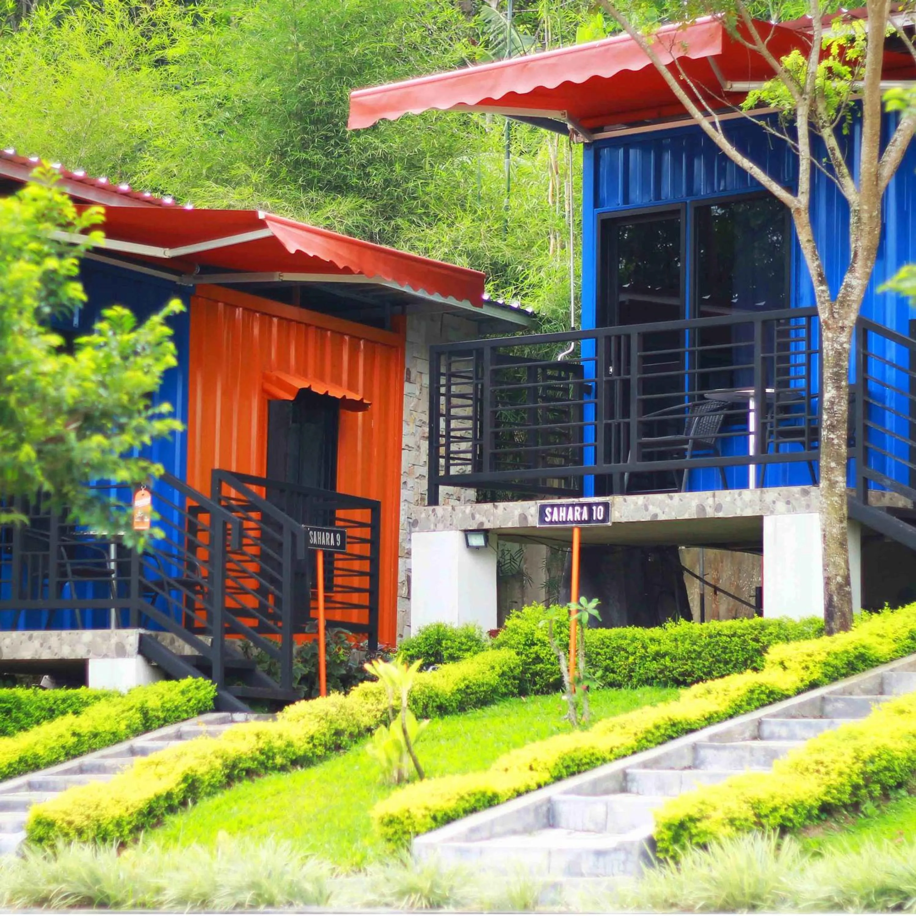 Facade/entrance in JSI Resort Megamendung