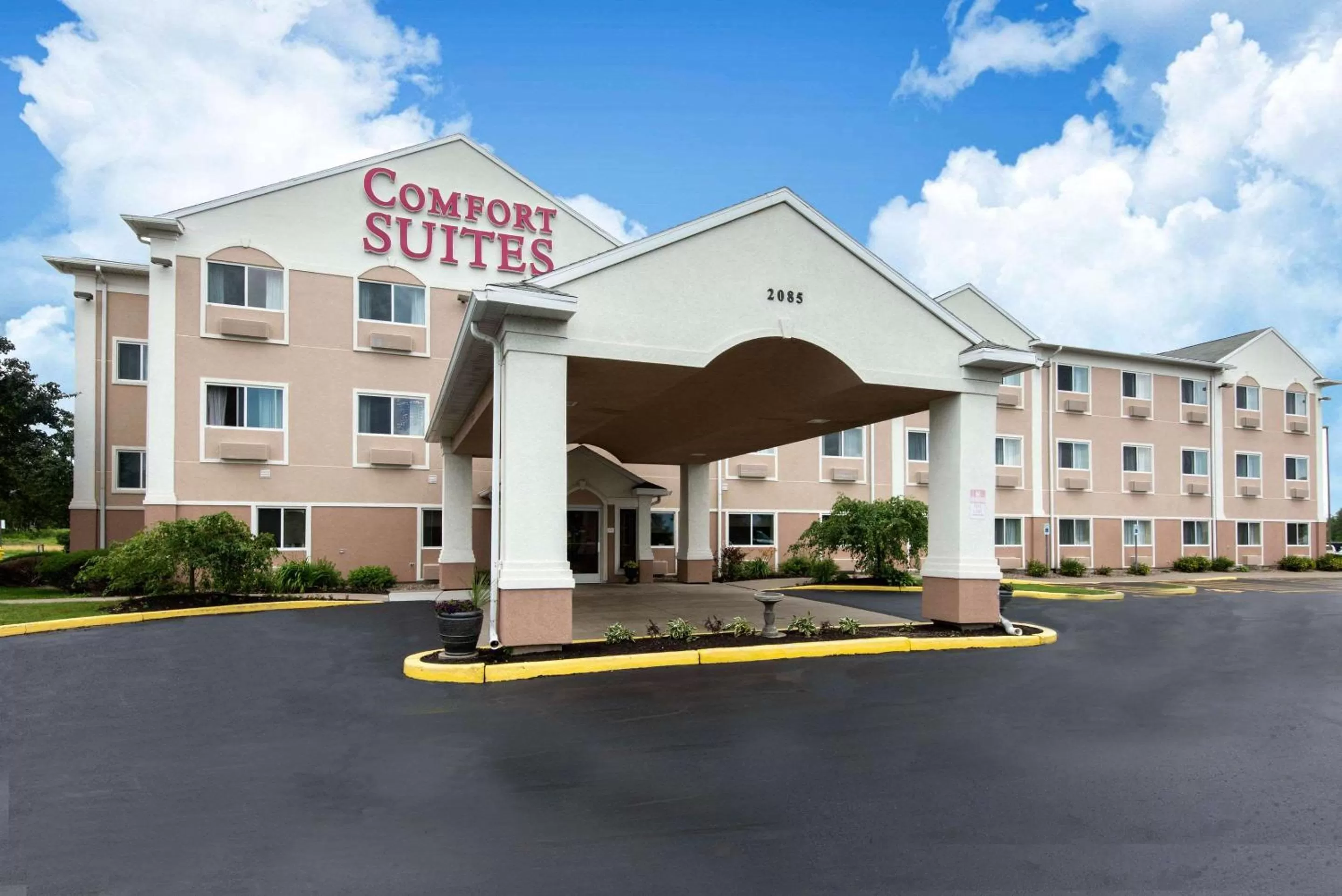 Property building in Comfort Suites Rochester Henrietta University Area
