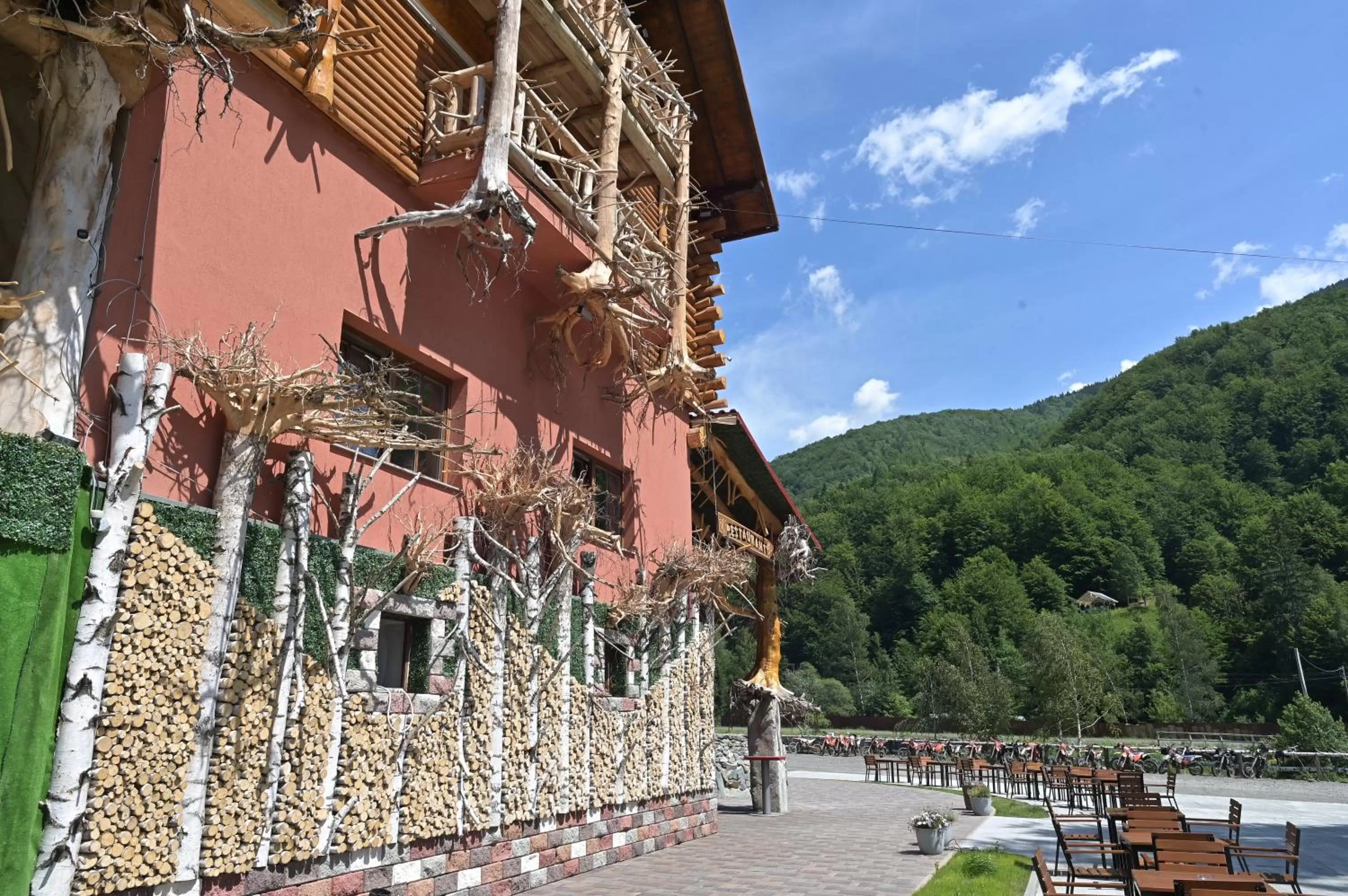 Property building in Conacul Radacinilor