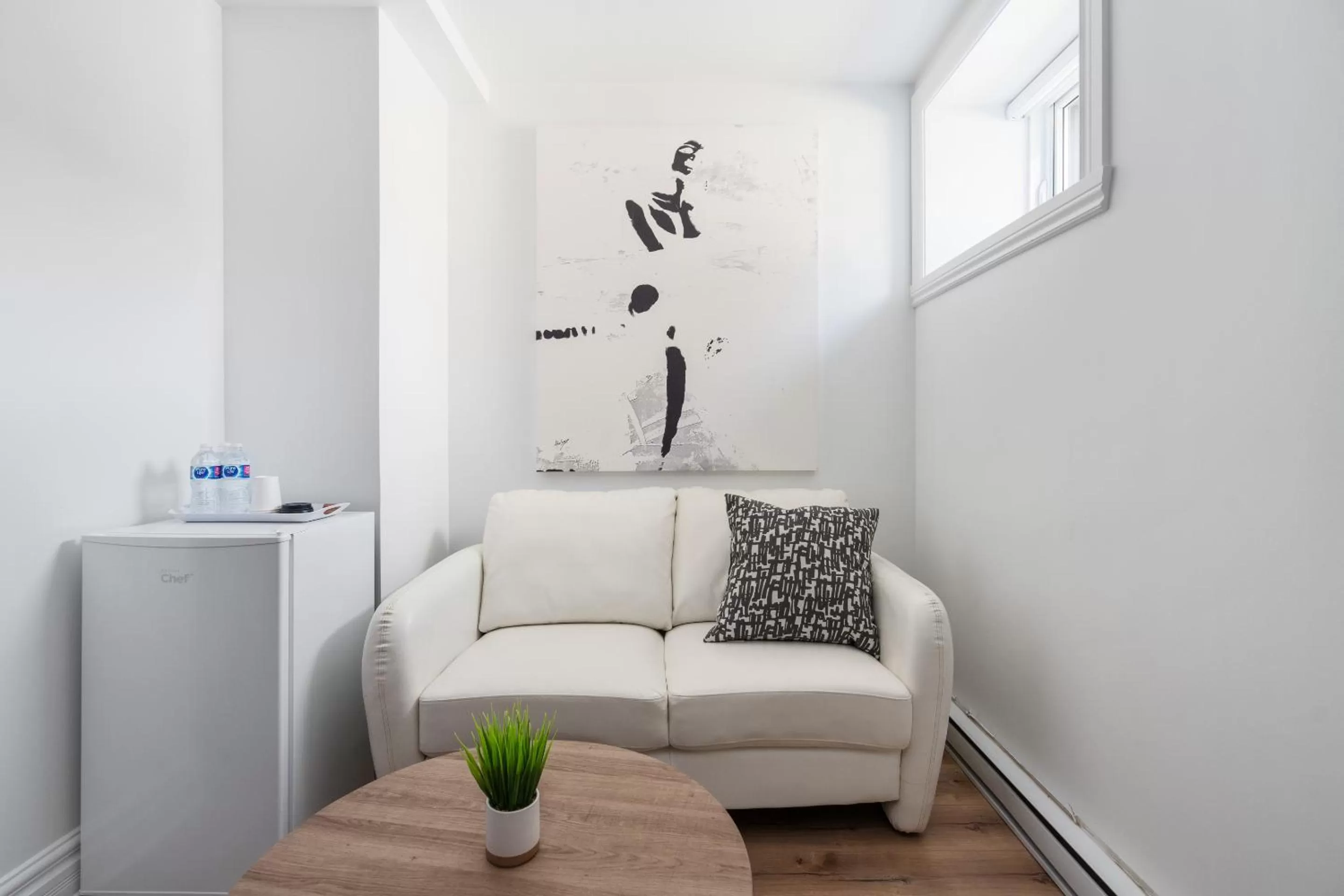 Seating Area in Le Penfield Par Nomade MTL