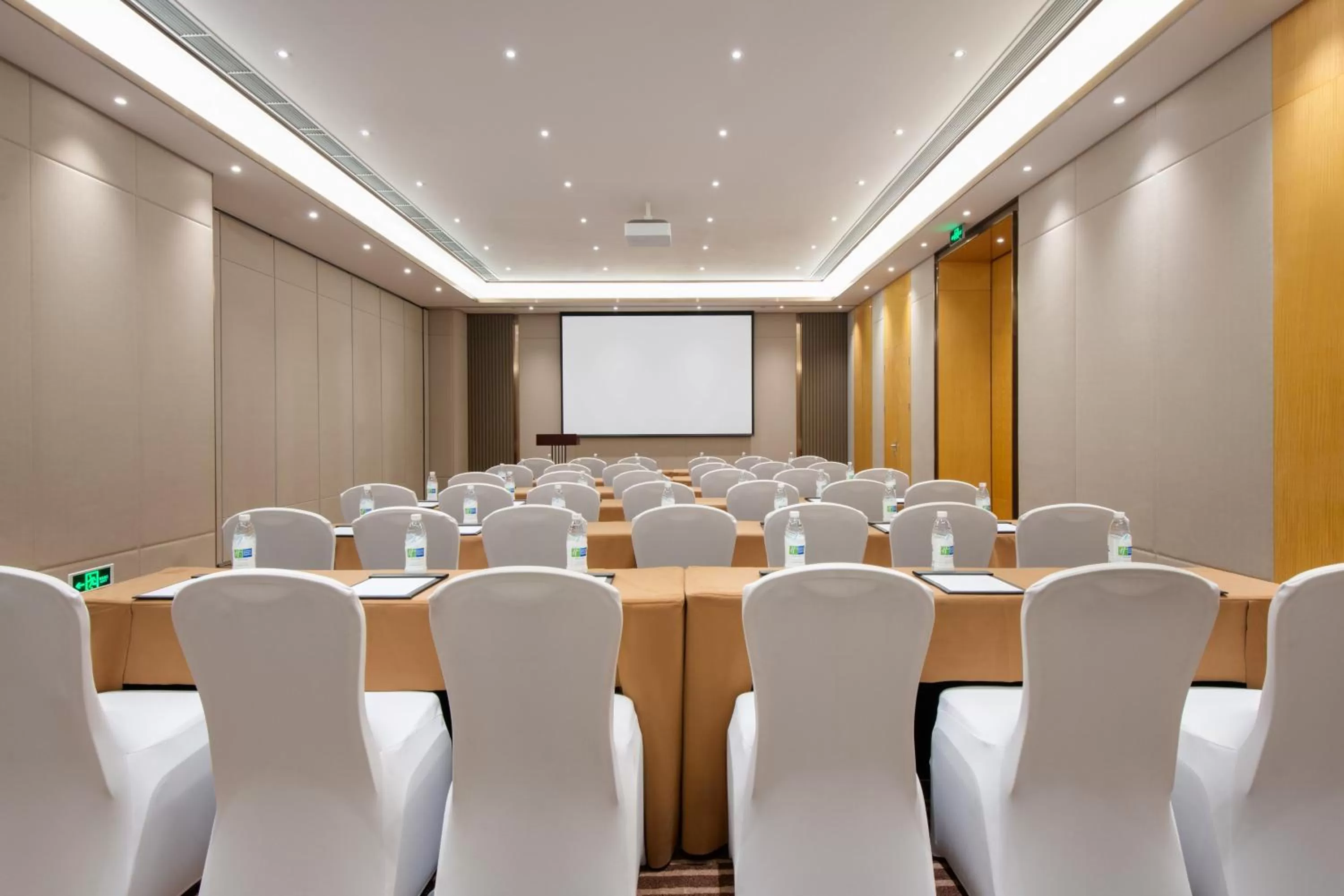 Meeting/conference room in Holiday Inn Express Chengdu Gulou