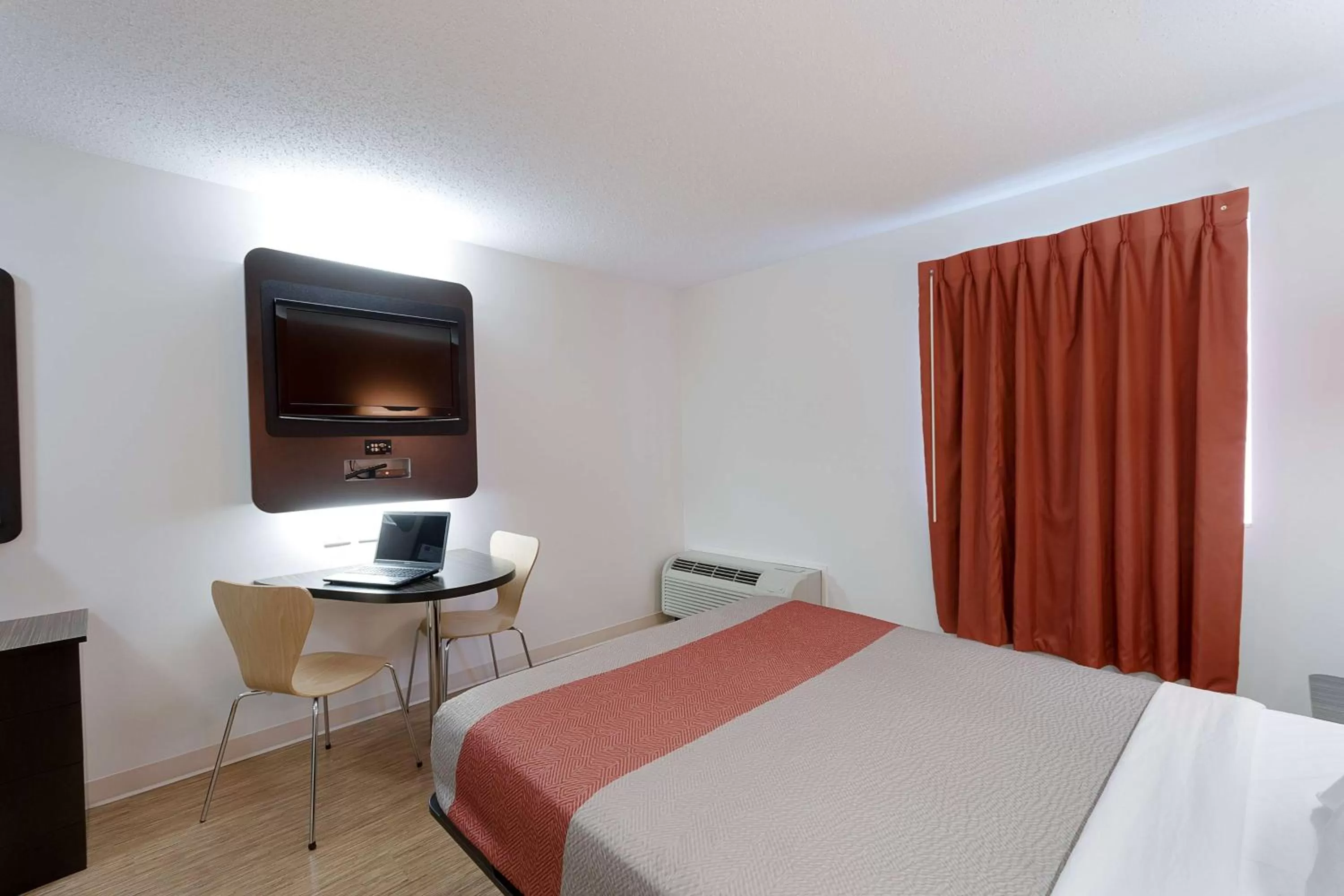 Photo of the whole room, Bed in Motel 6-Brandon, MB