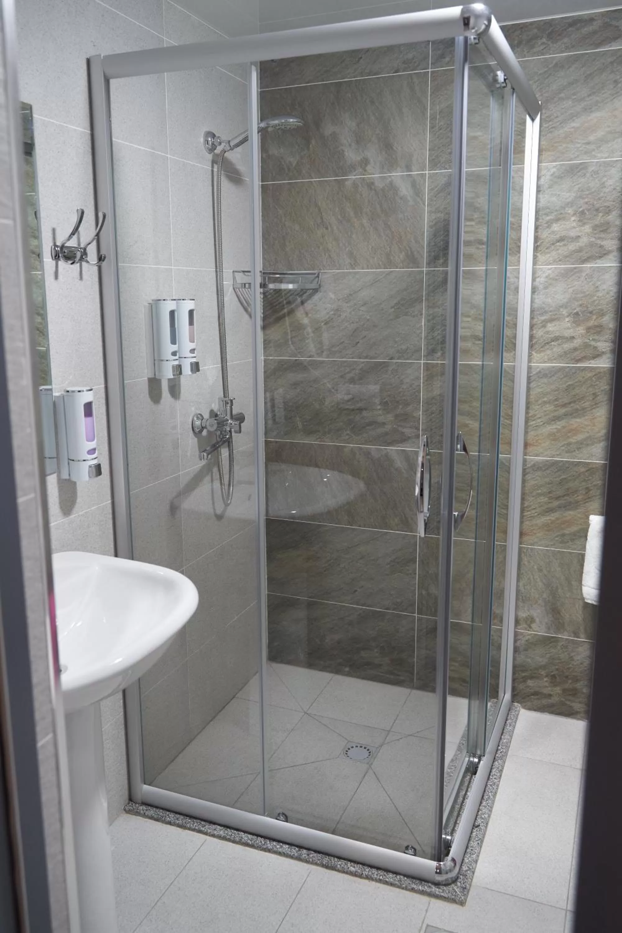 Shower in Vatan Plaza