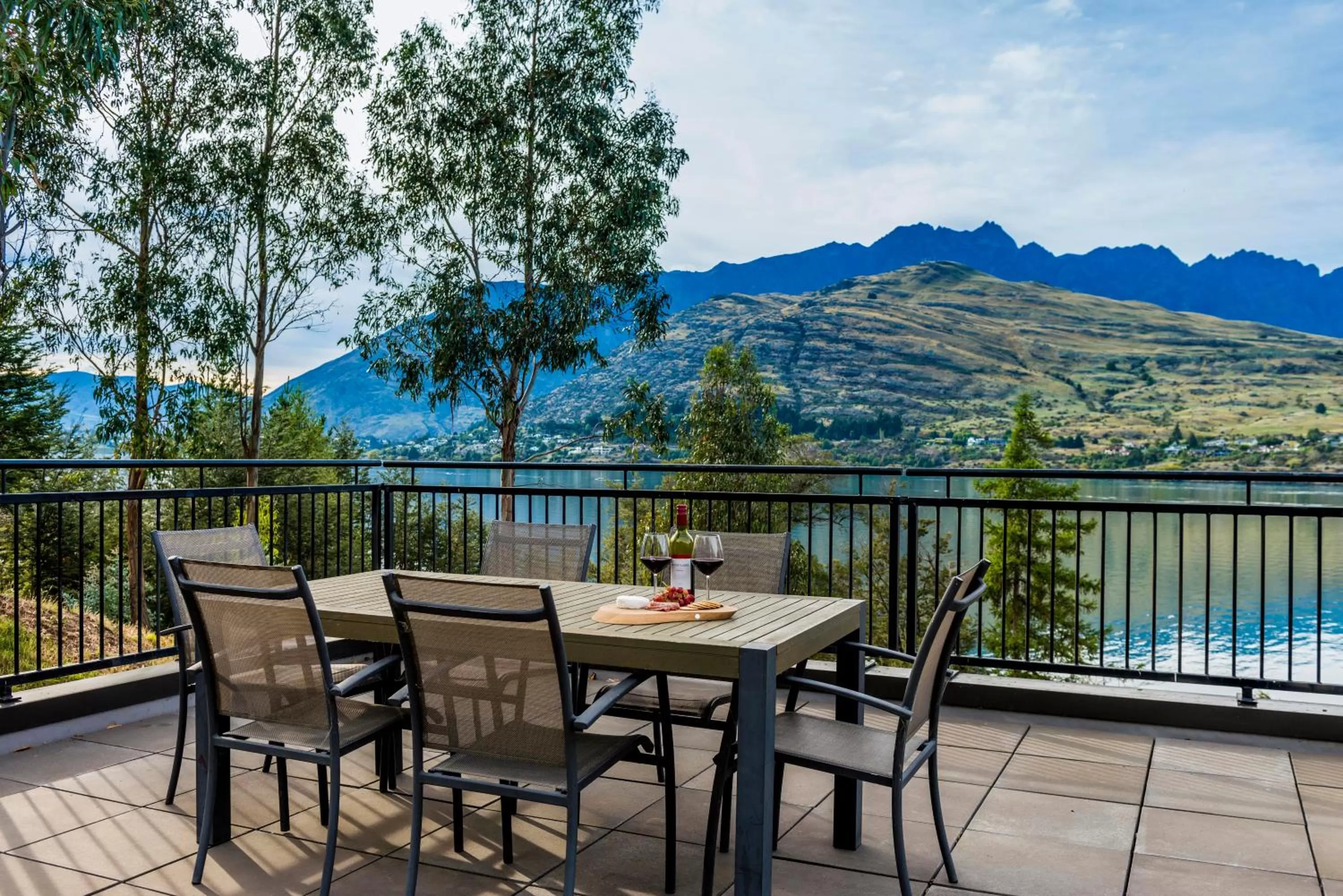 Restaurant/places to eat in Oaks Queenstown Shores Resort