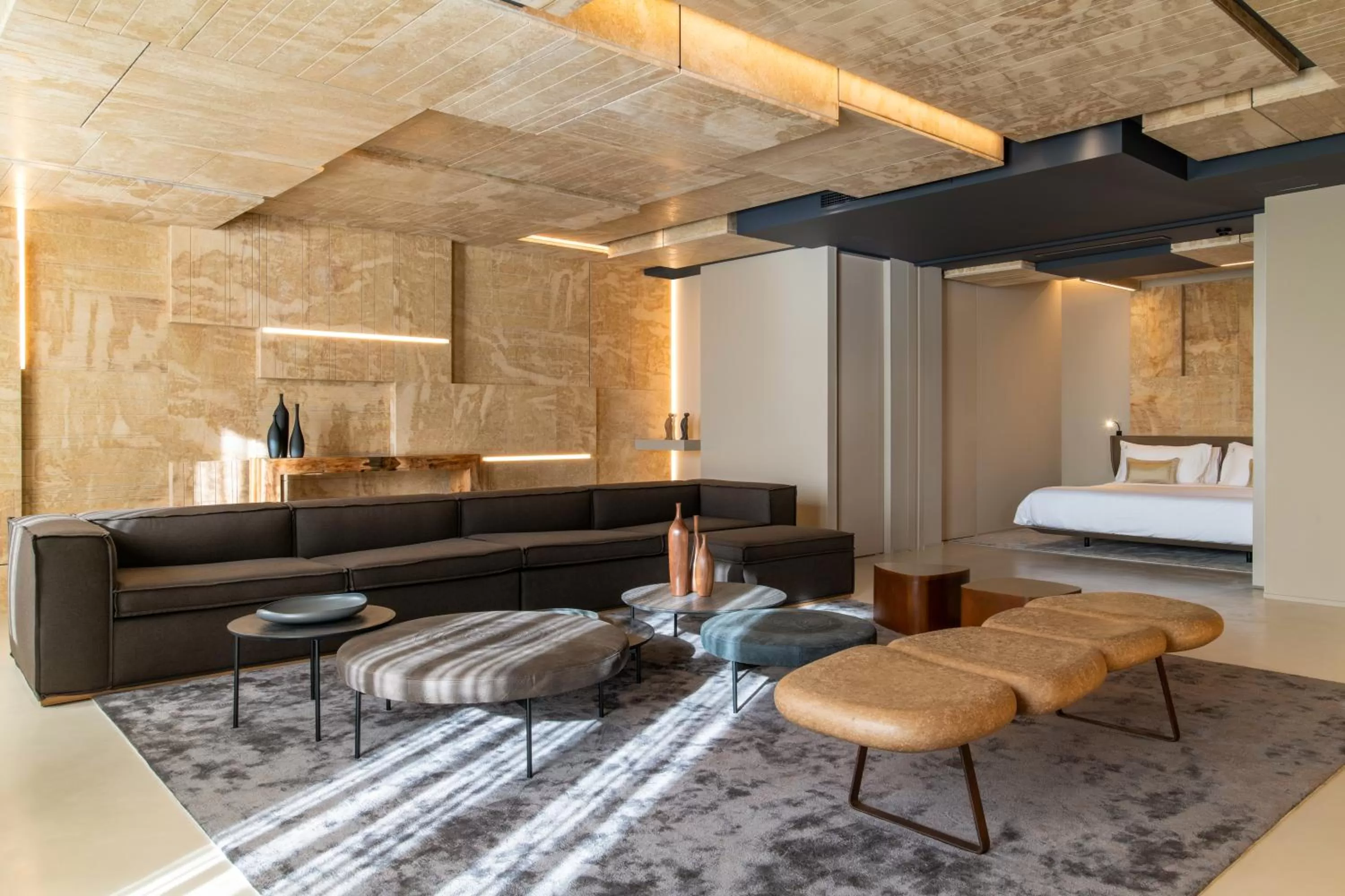 Photo of the whole room, Bed in Iniala Harbour House