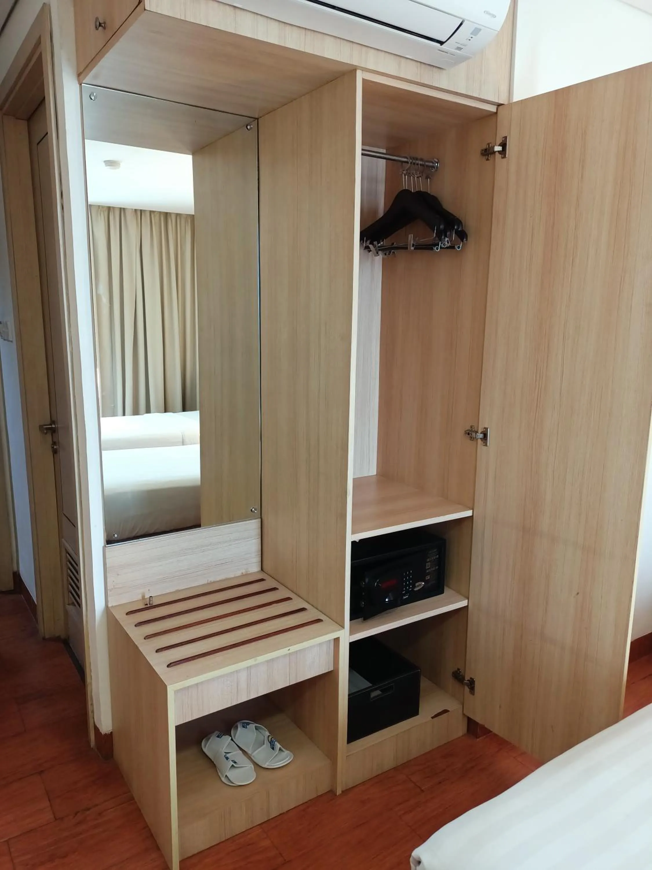 wardrobe in Days Hotel & Suites by Wyndham Jakarta Airport