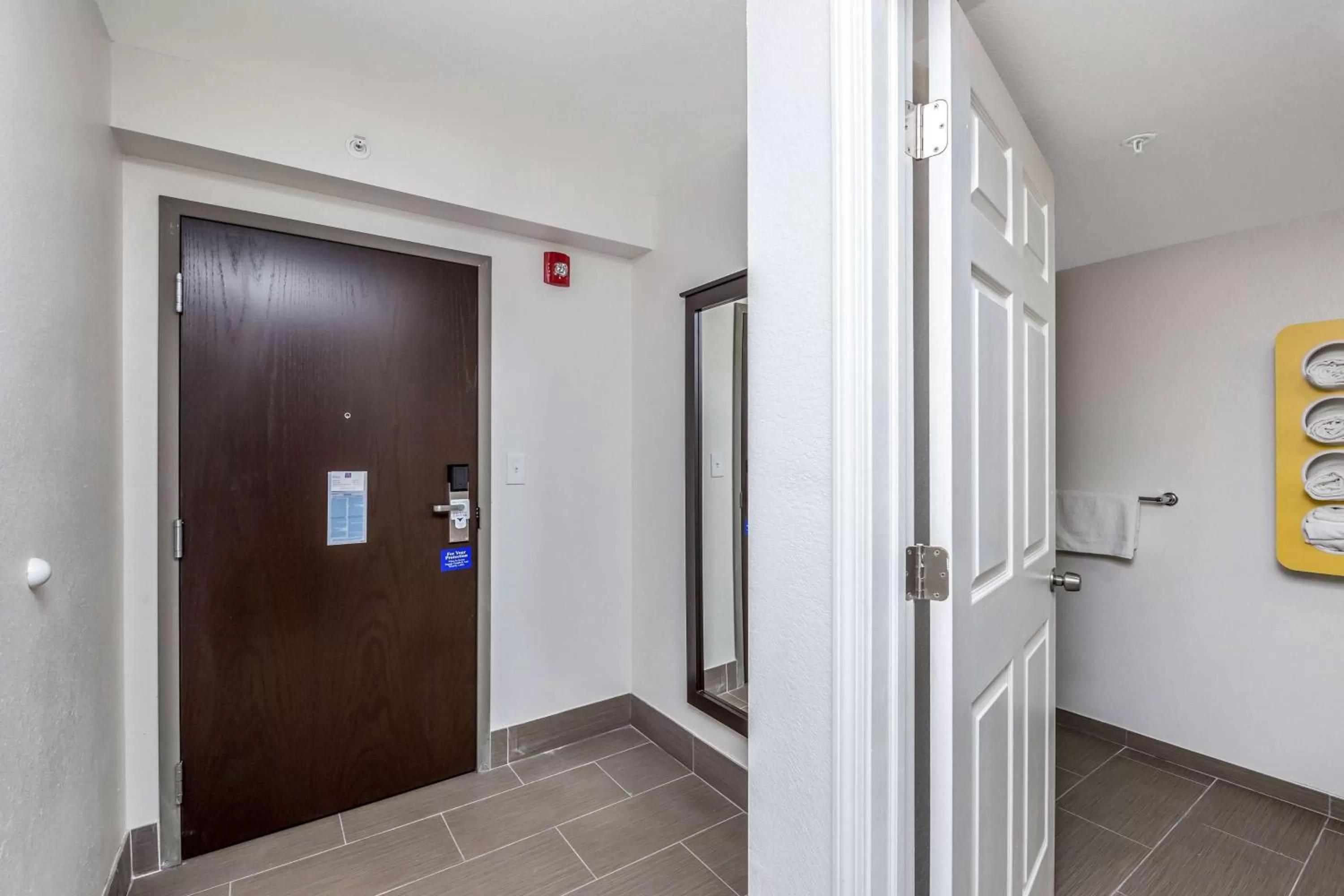 Photo of the whole room in Motel 6 Peoria