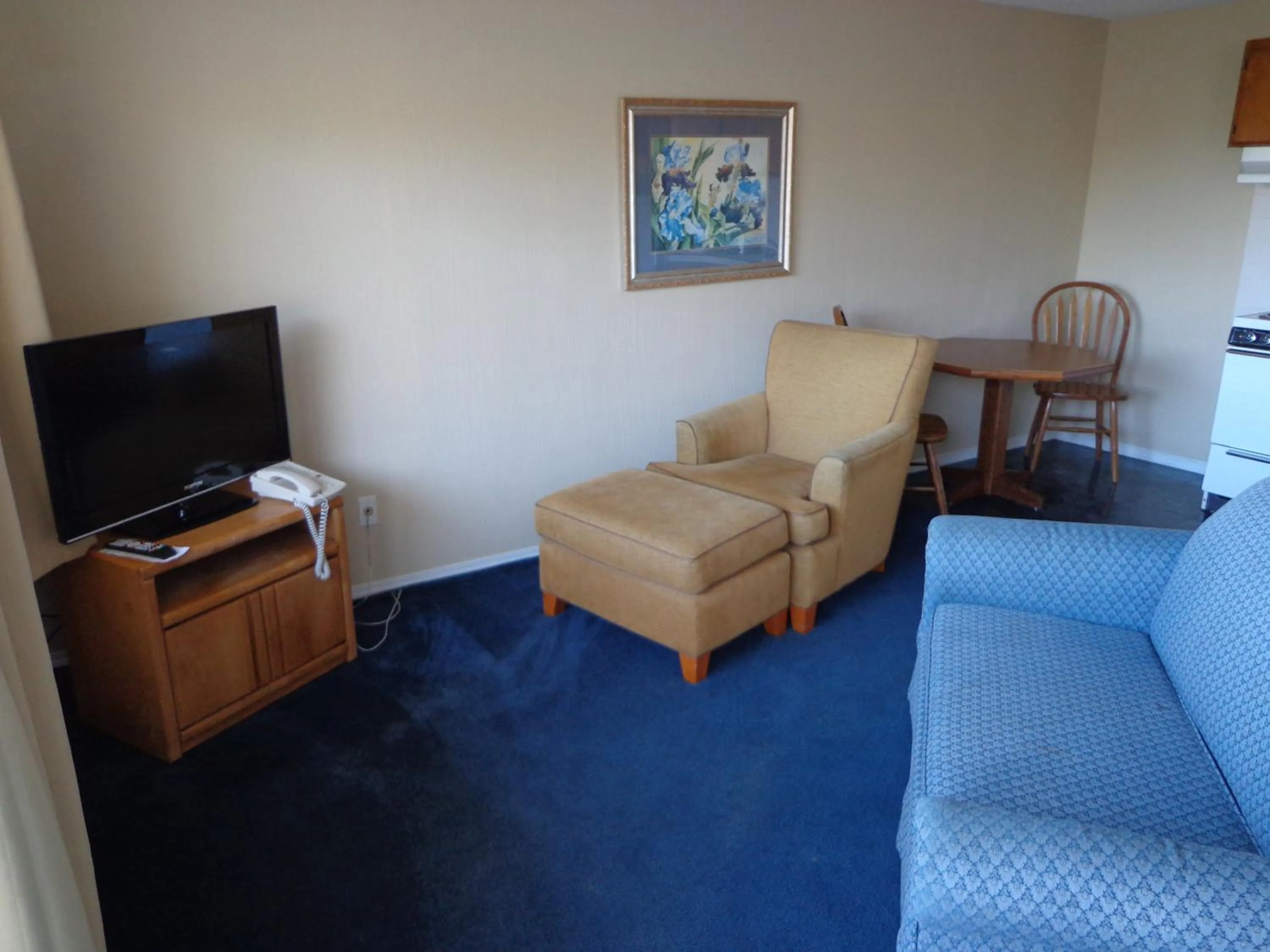 Living room in Ocean Shores Inn & Suites