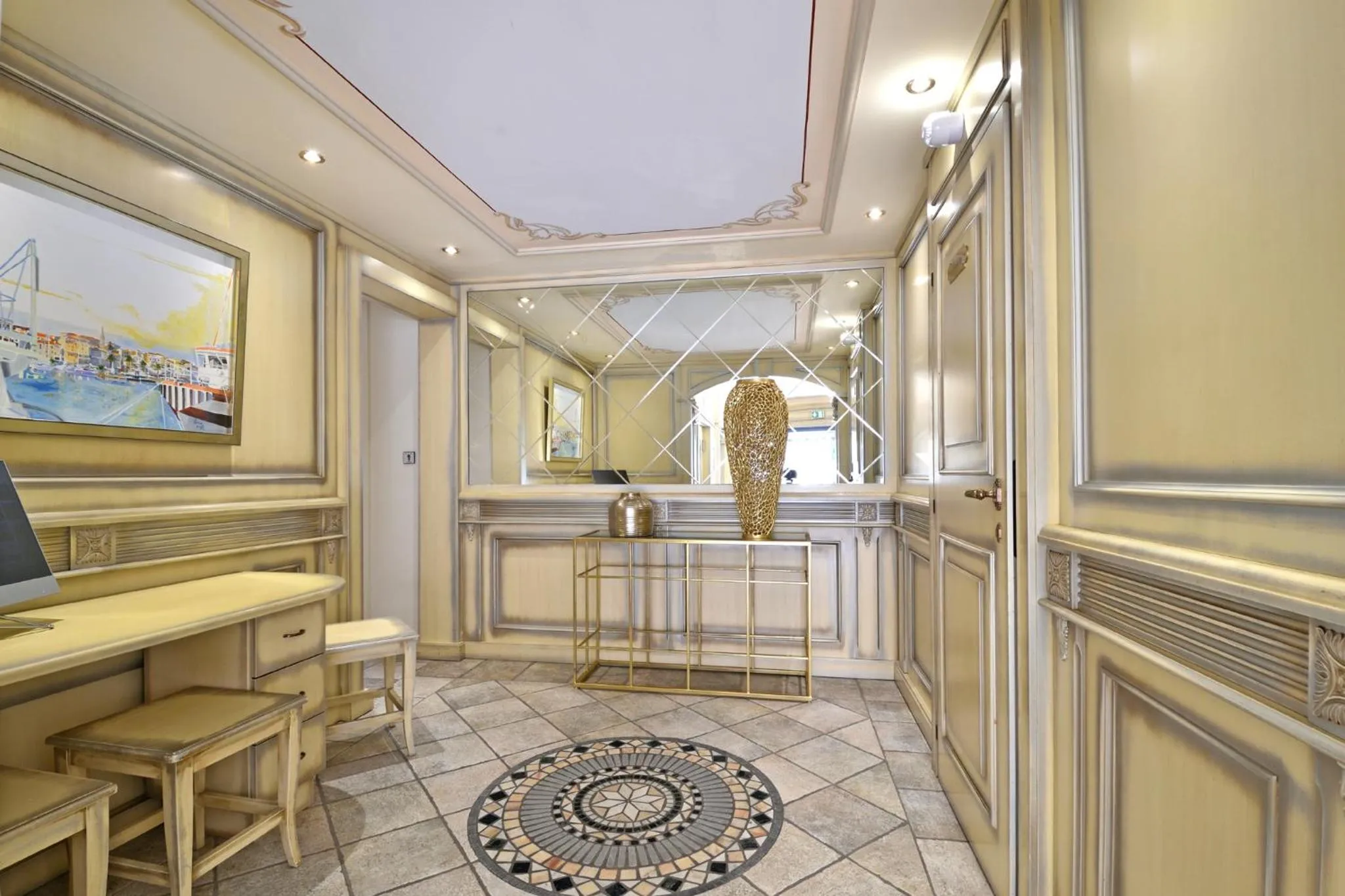 Lobby or reception in Hôtel Le Rocher