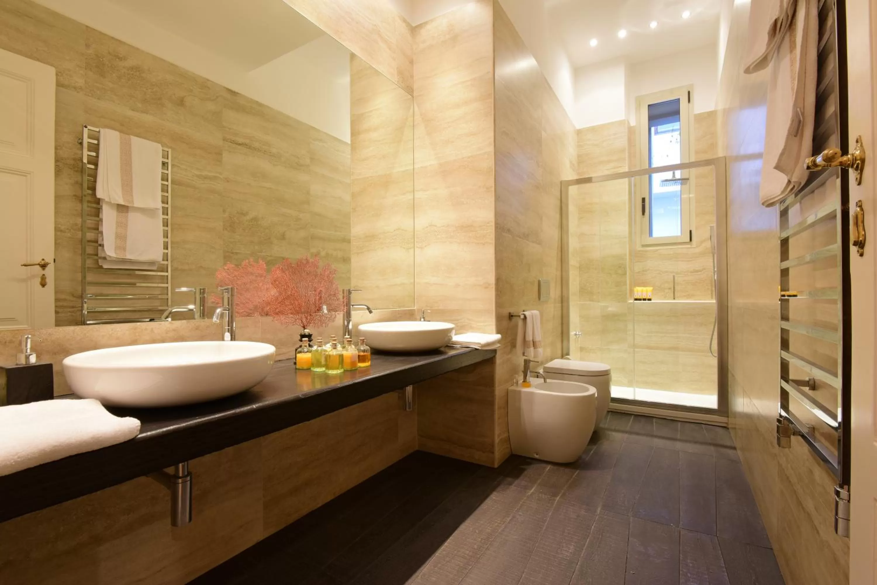 Shower in Seven Historical Suites