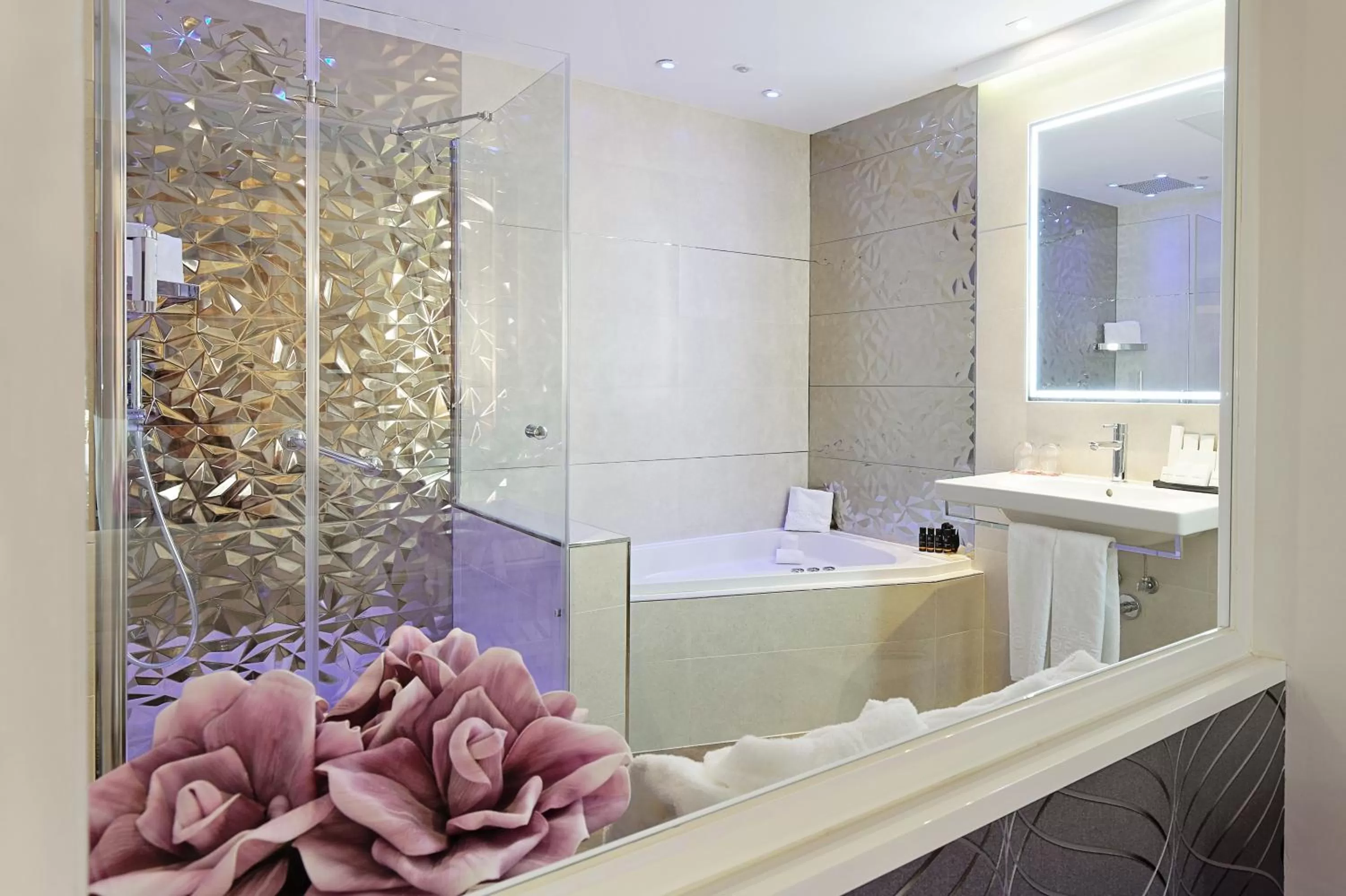 Bathroom in Grupotel Mayorazgo