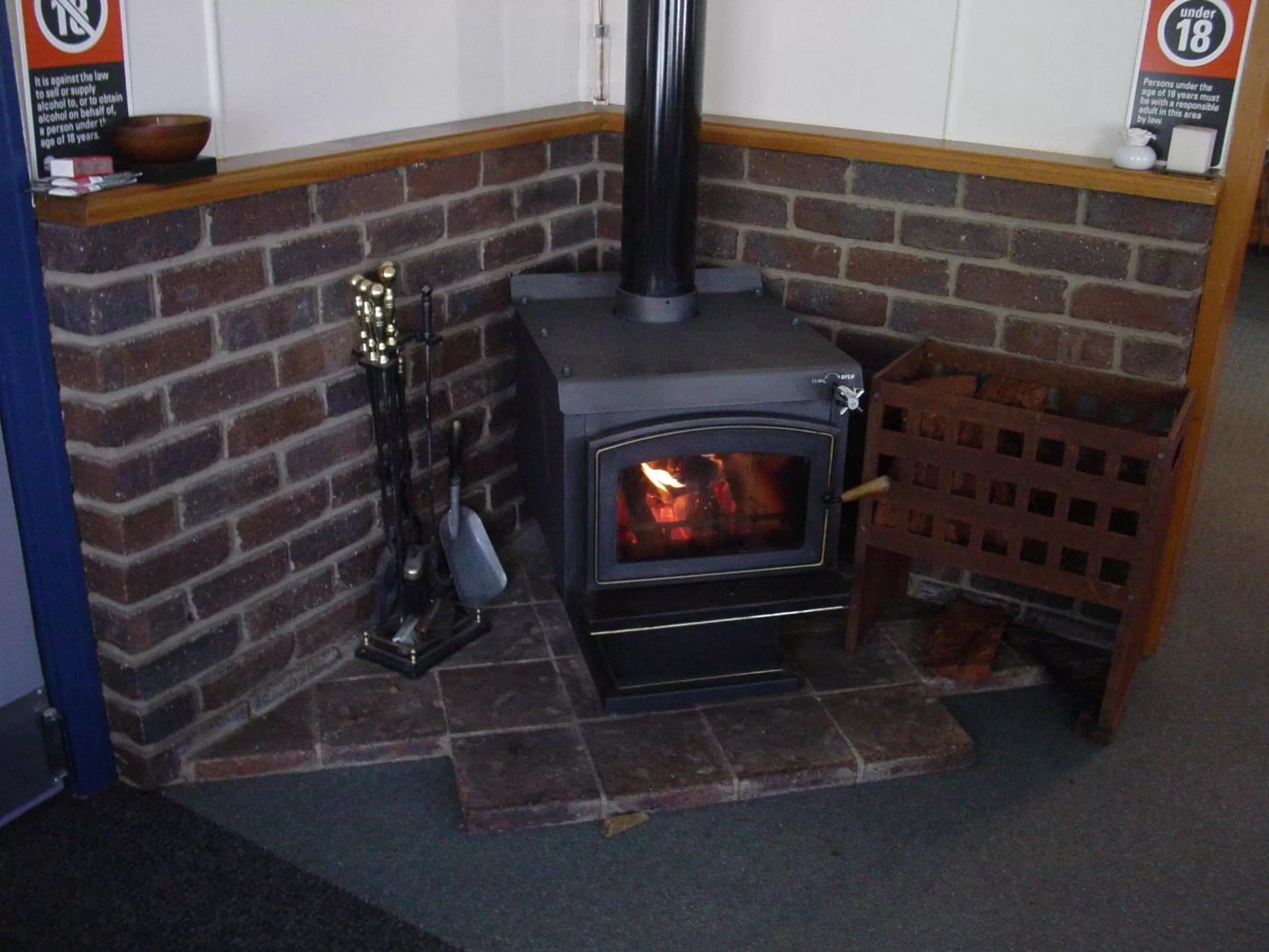 Restaurant/places to eat, Kitchen/Kitchenette in Tally Ho Motor Inn