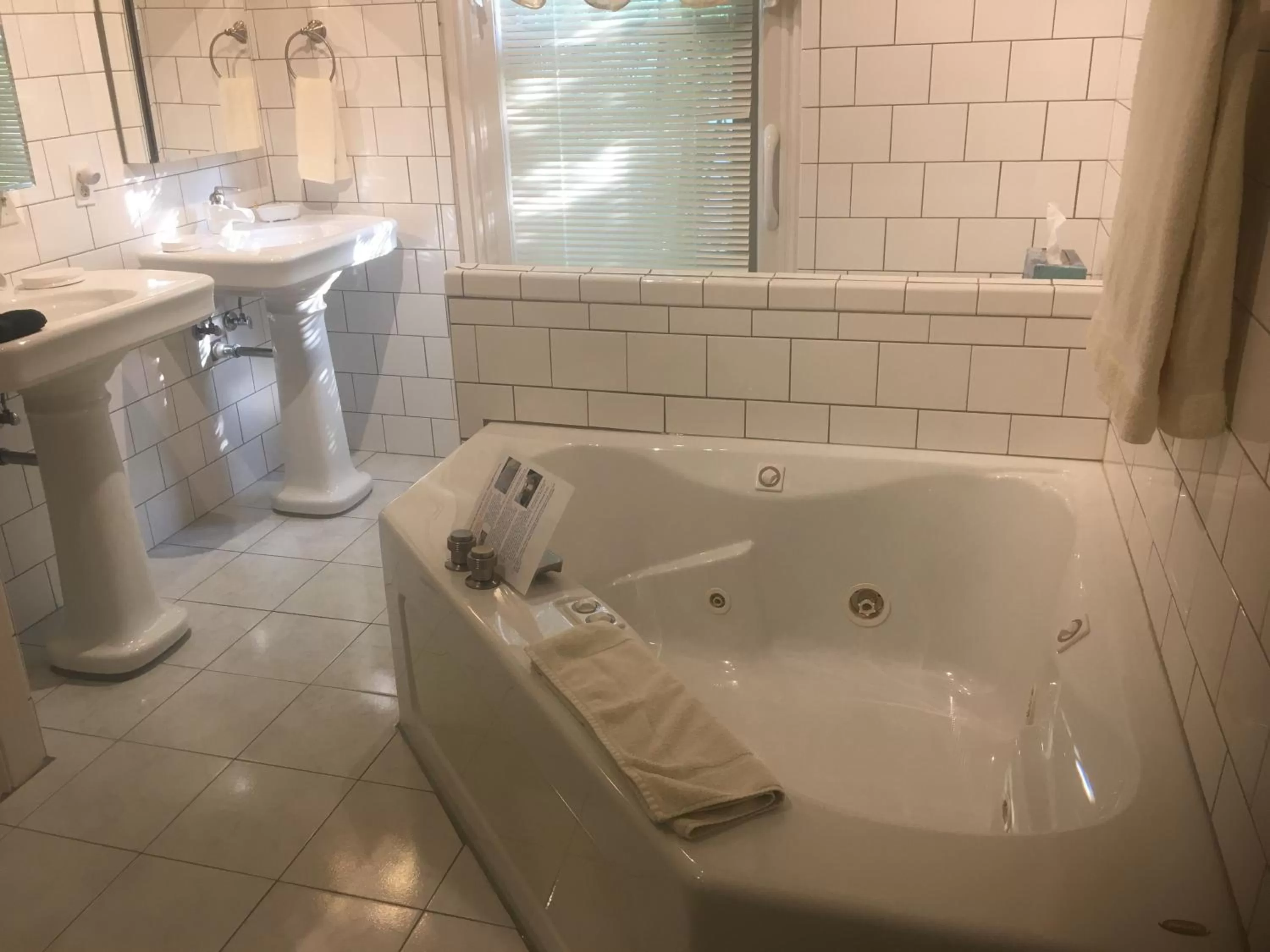 Hot Tub, Bathroom in Bayberry House Bed and Breakfast