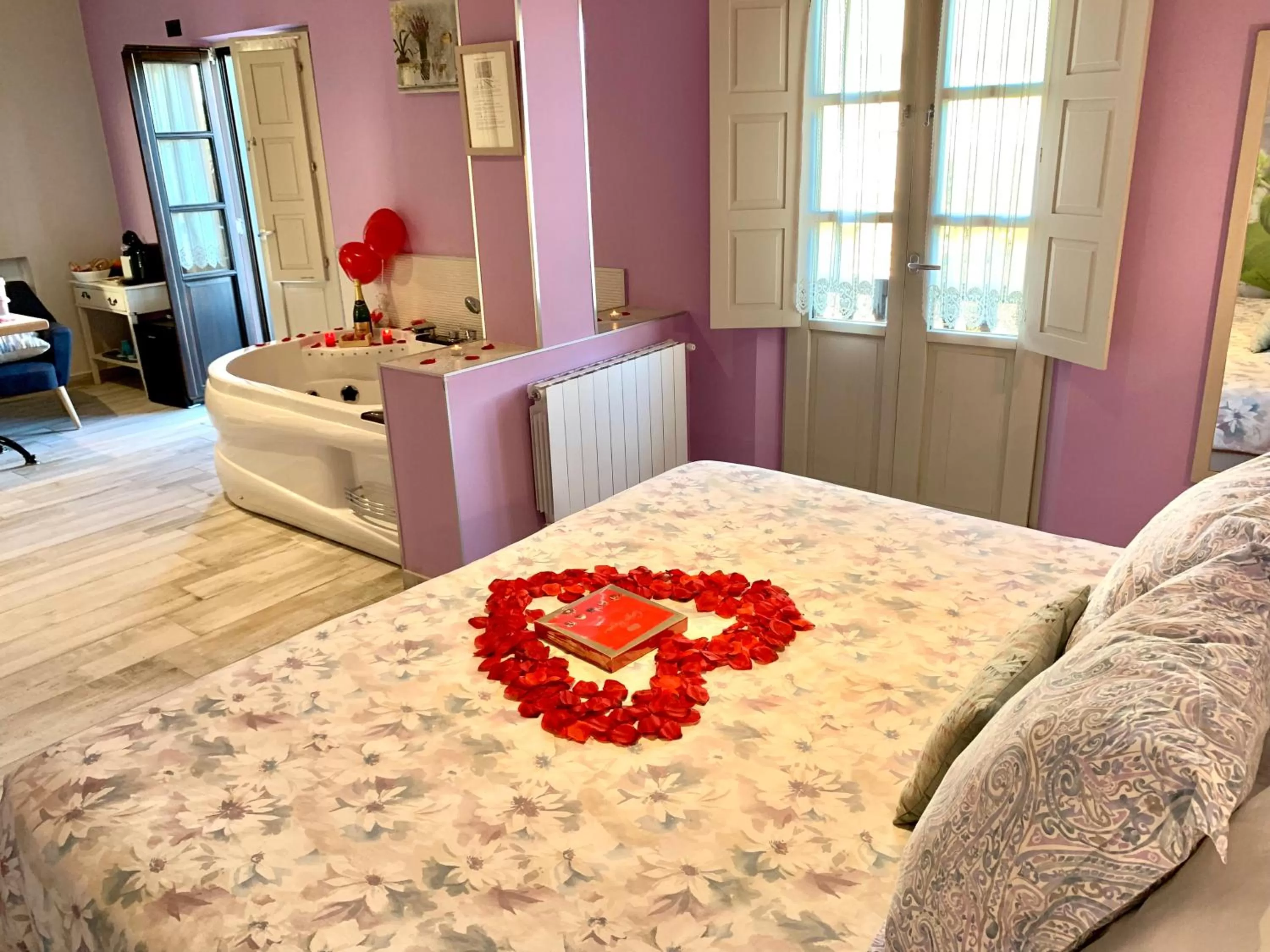 Bed in Akla Suites con Jacuzzi Santillana