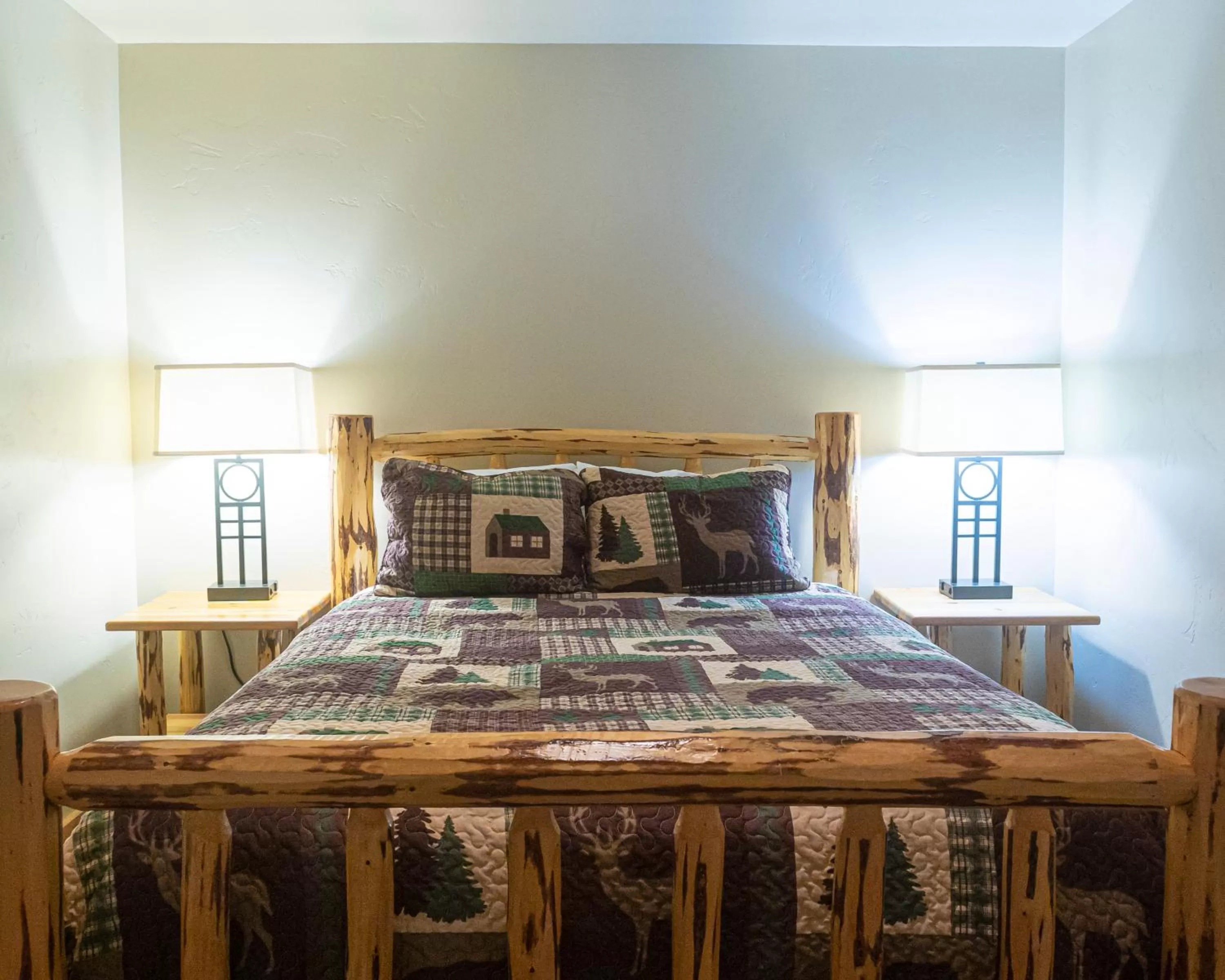 Bedroom, Bed in Sawtelle Mountain Resort