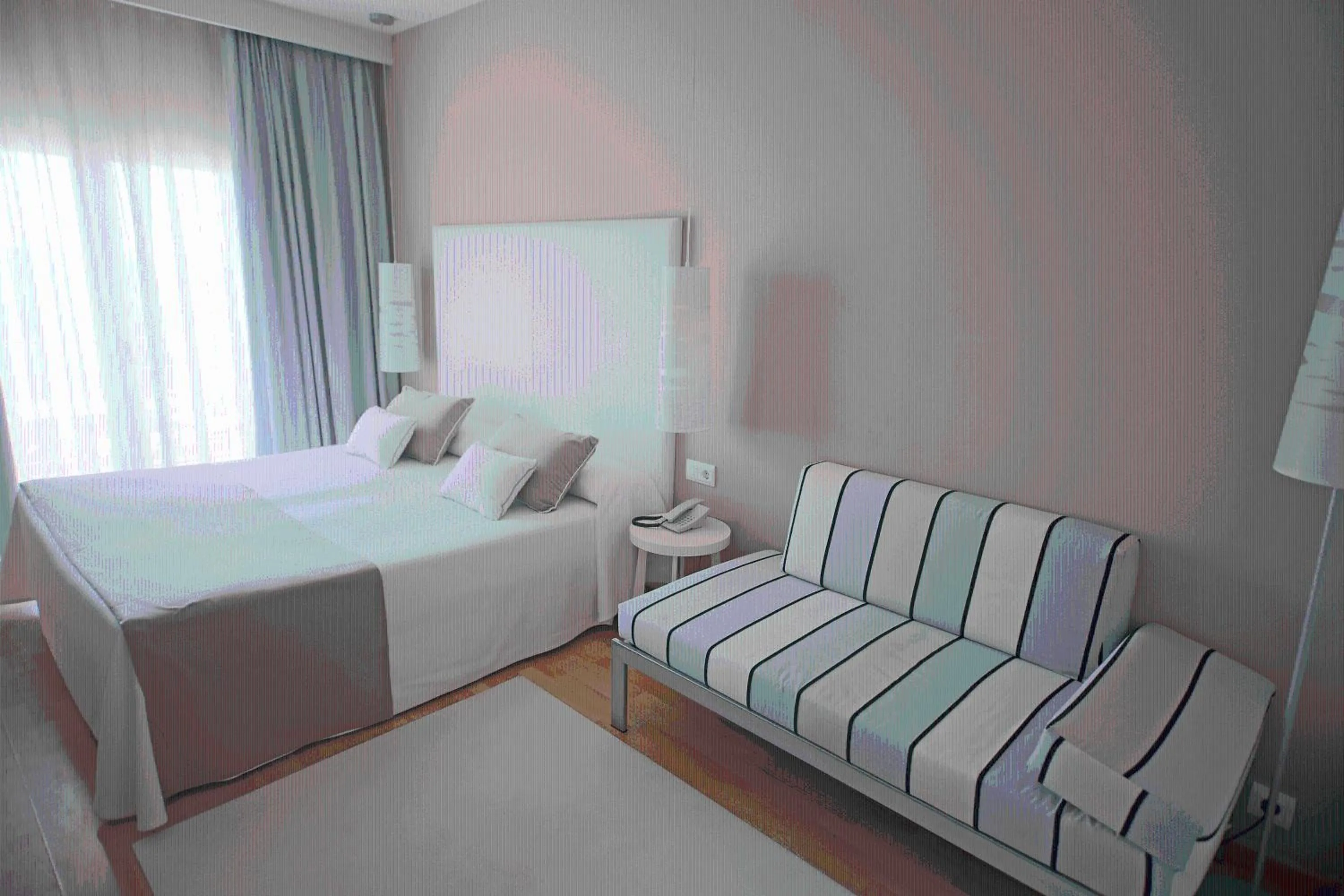 Day, Bed in Canyelles Platja