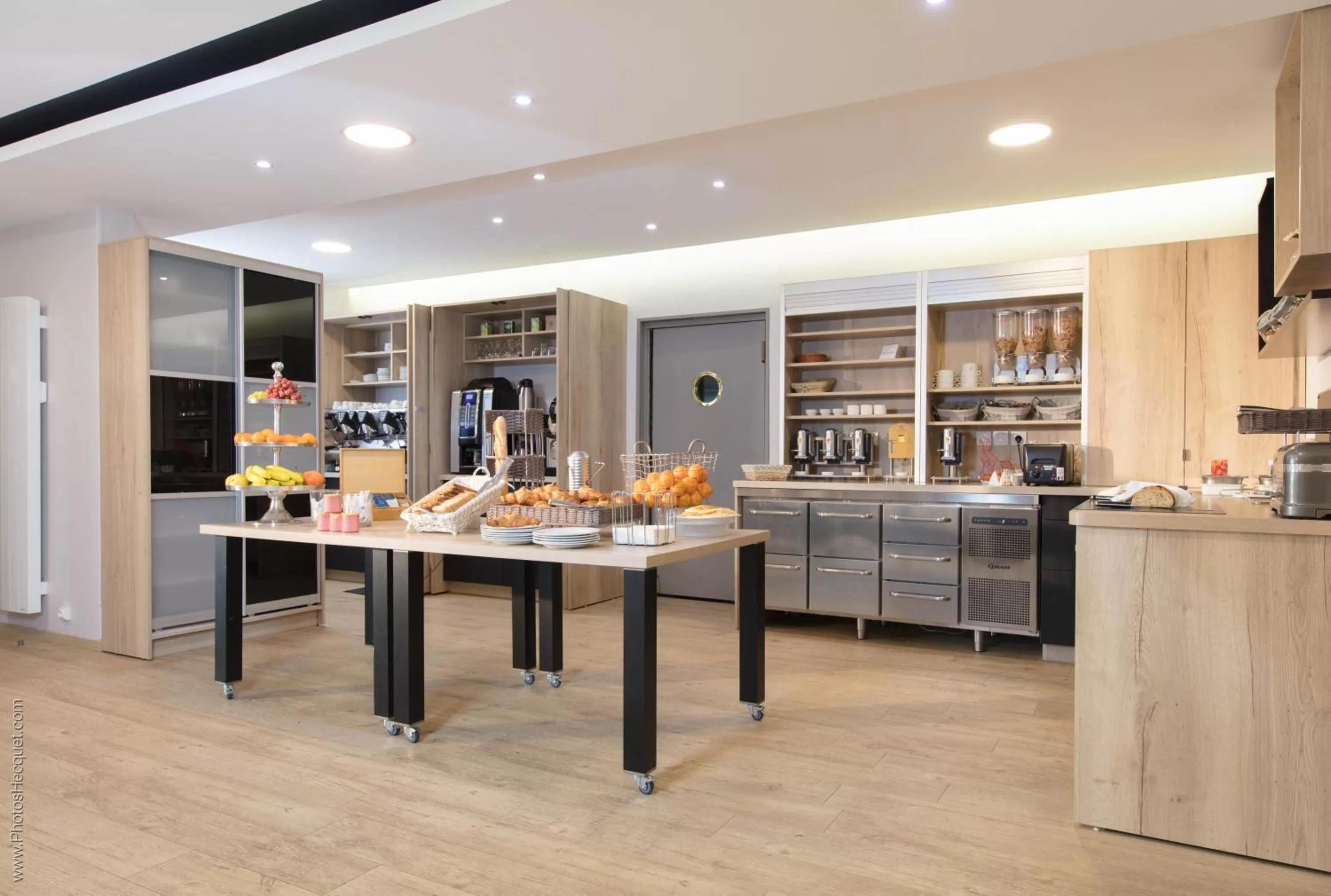 Continental breakfast in LOGIS Hôtel & Restaurant - LENSOTEL