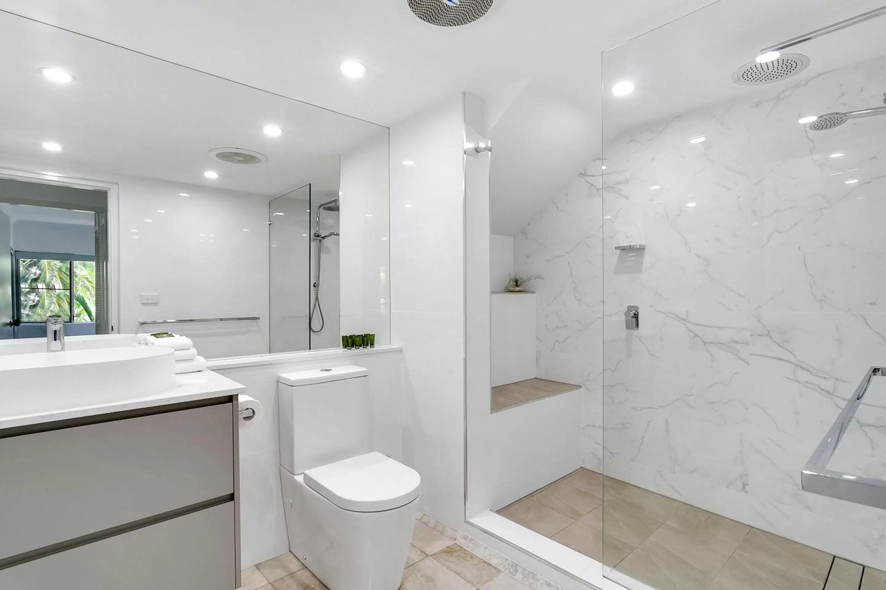 Bathroom in Driftwood Mantaray - Official Onsite Reception and Check In