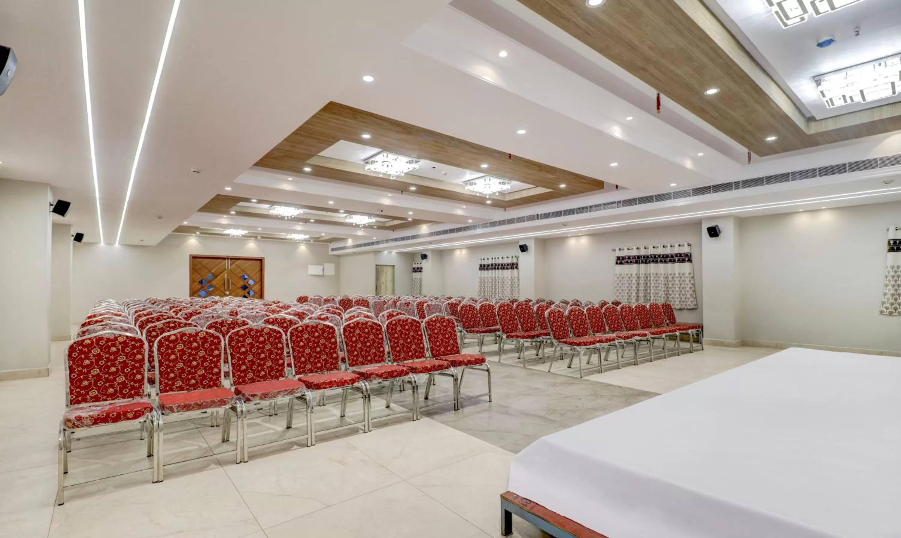 Meeting/conference room in Treebo Grand Milan