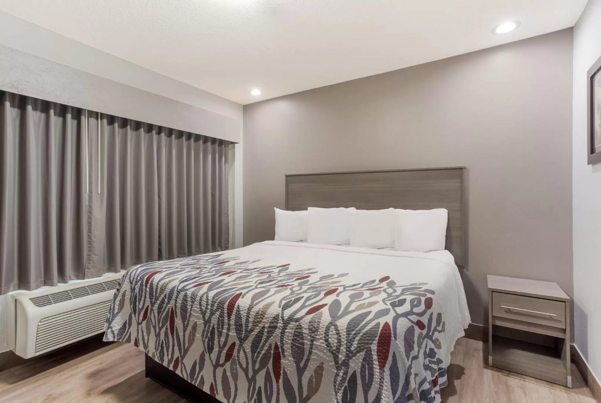 Bedroom, Bed in Red Roof Inn & Suites Corbin