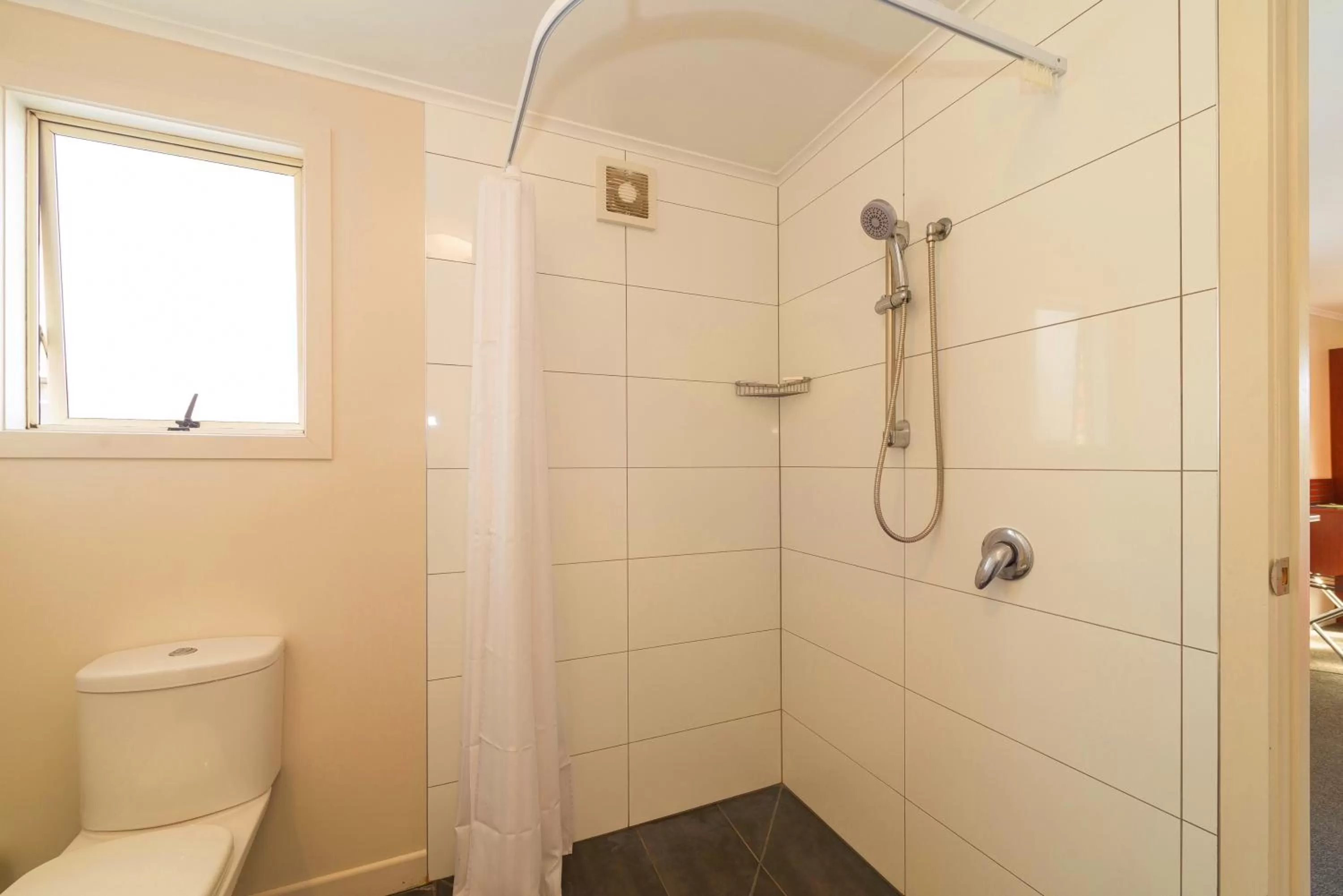 Shower in Red Rock Thermal Motel - Mineral Pool