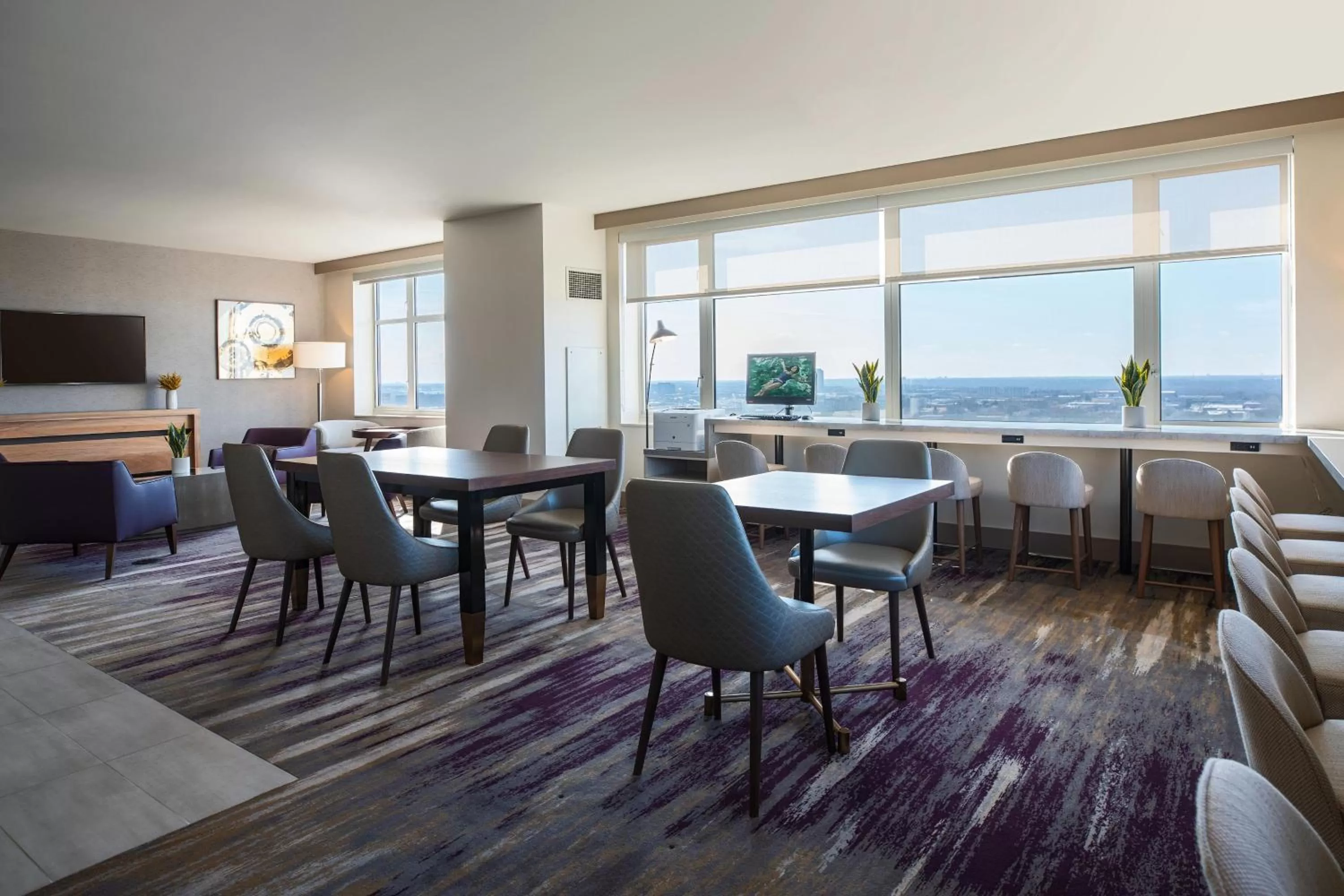 Lounge or bar in The Westin Chicago Lombard