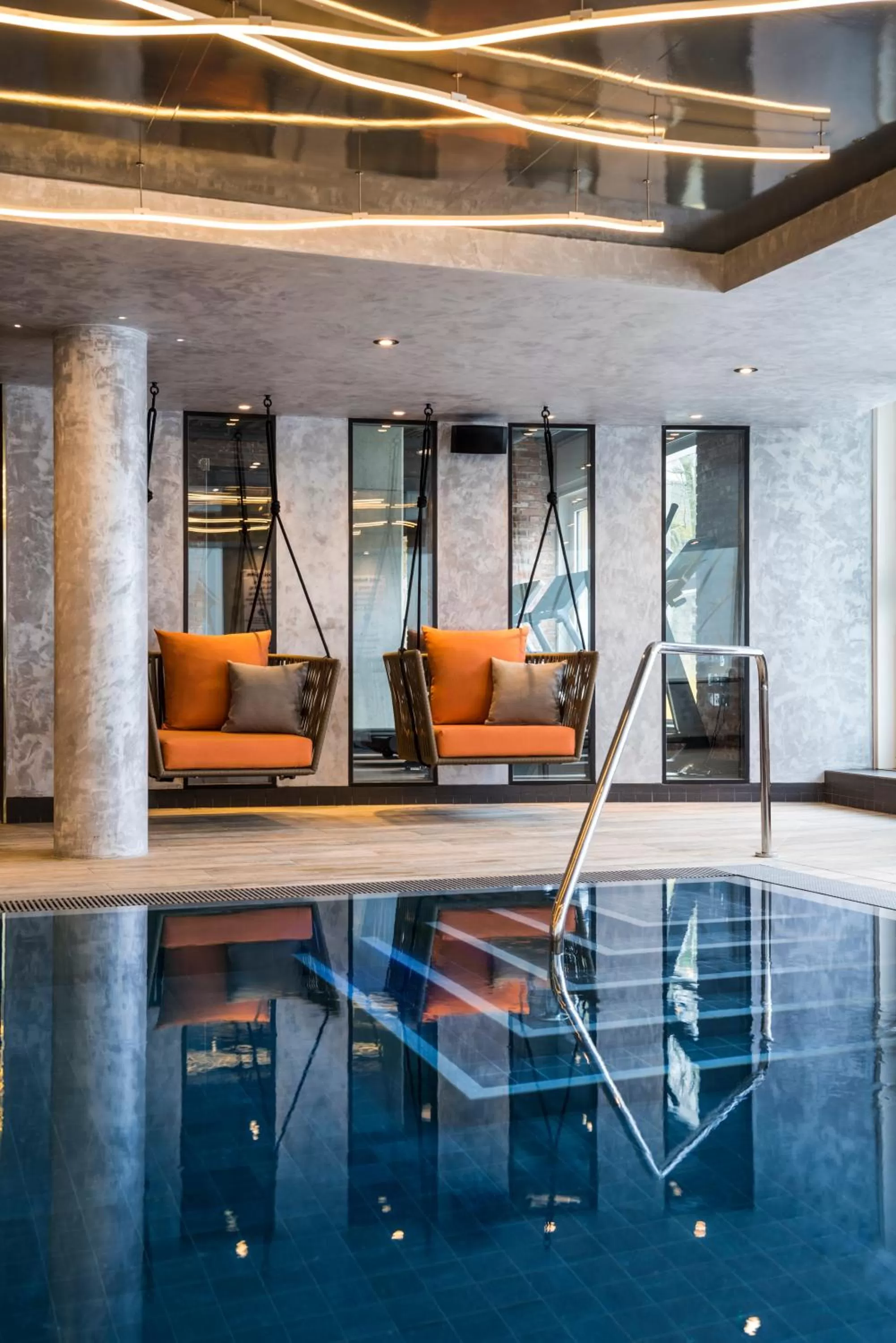 Swimming pool in Novotel London Canary Wharf
