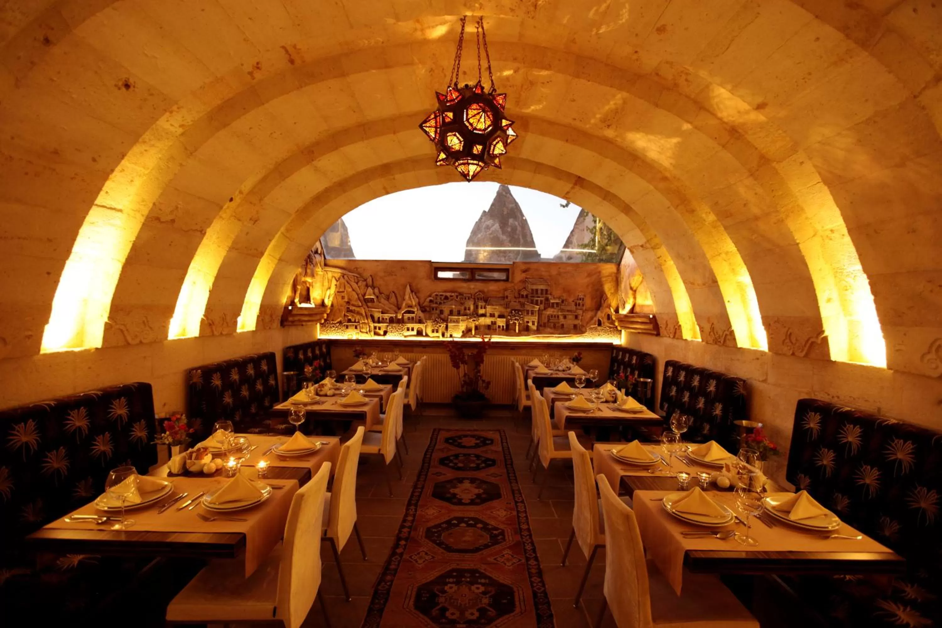 Restaurant/places to eat in Miras Hotel