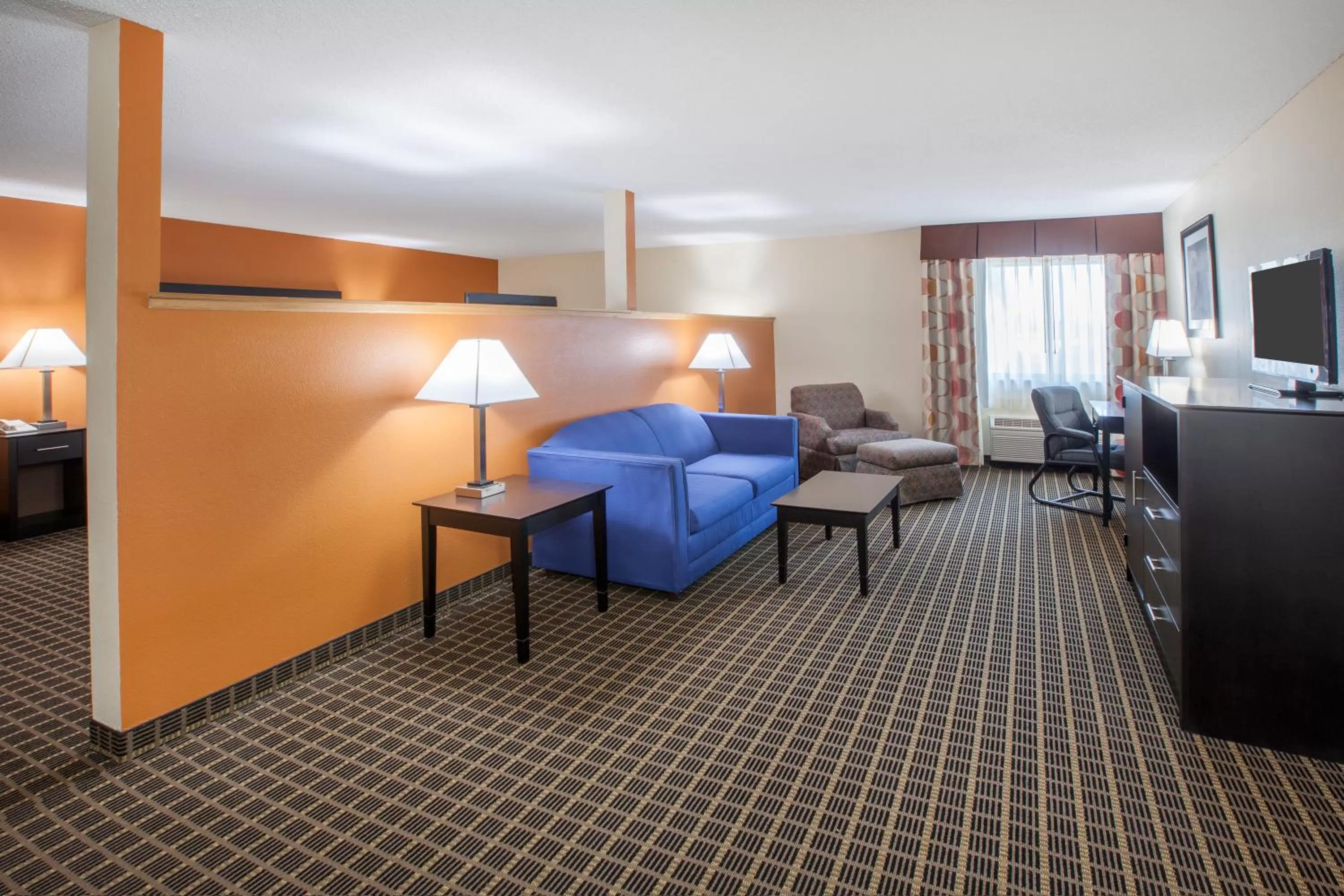 Living room, Bed in Baymont by Wyndham South Haven