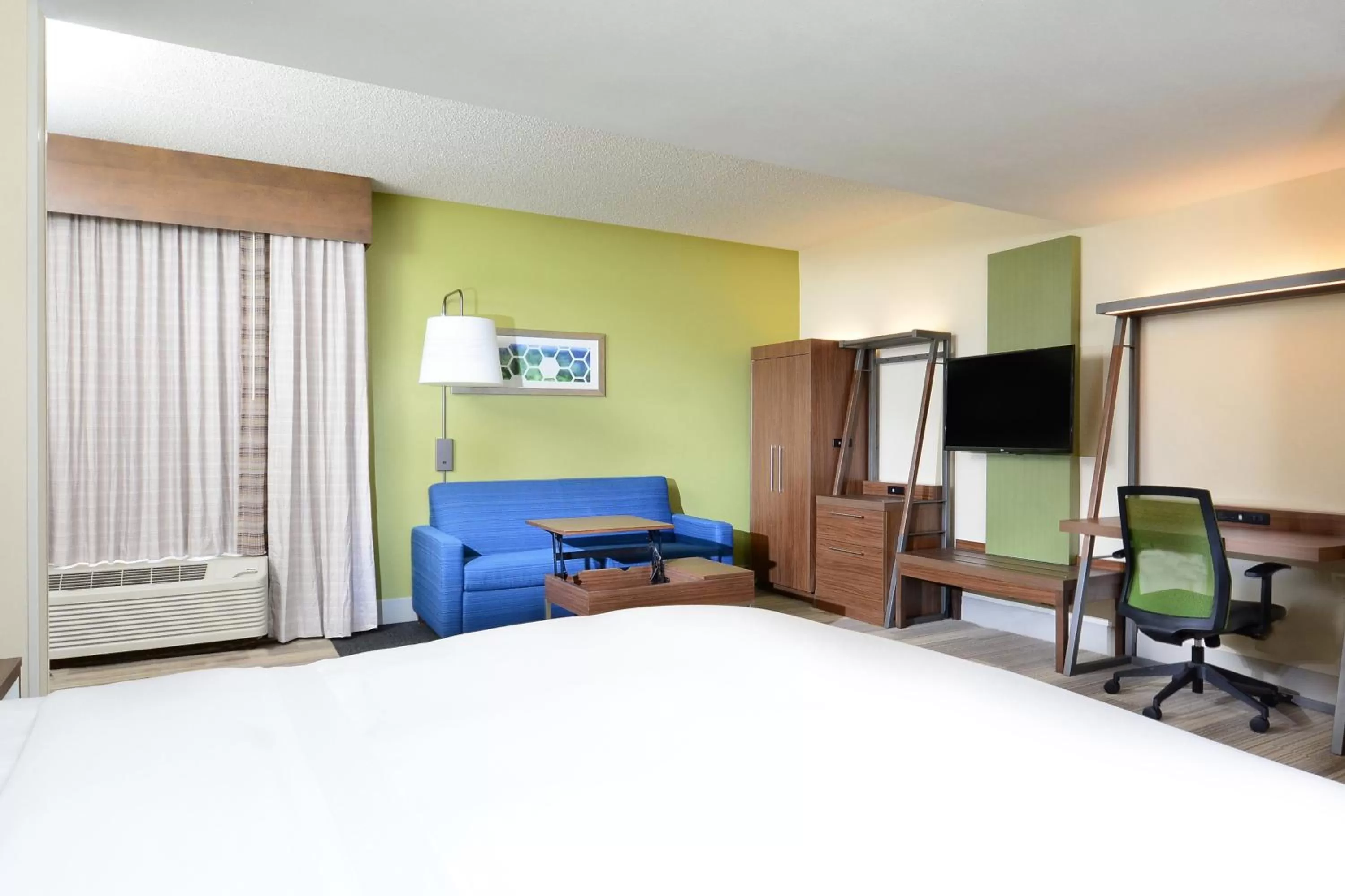 Photo of the whole room, Bed in Holiday Inn Express & Suites Raleigh Durham Airport at RTP by IHG