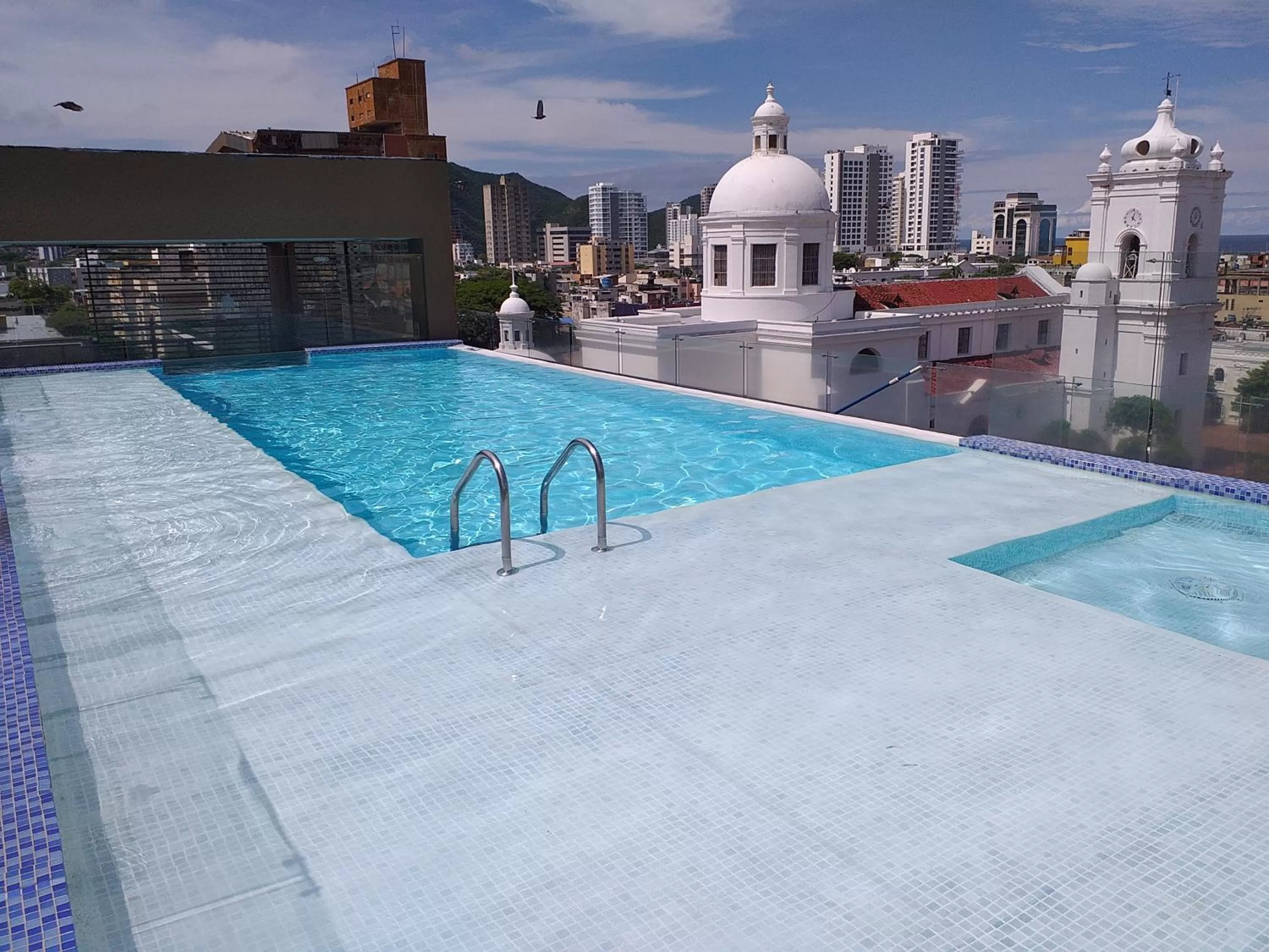 Swimming pool in Hotel Catedral Plaza