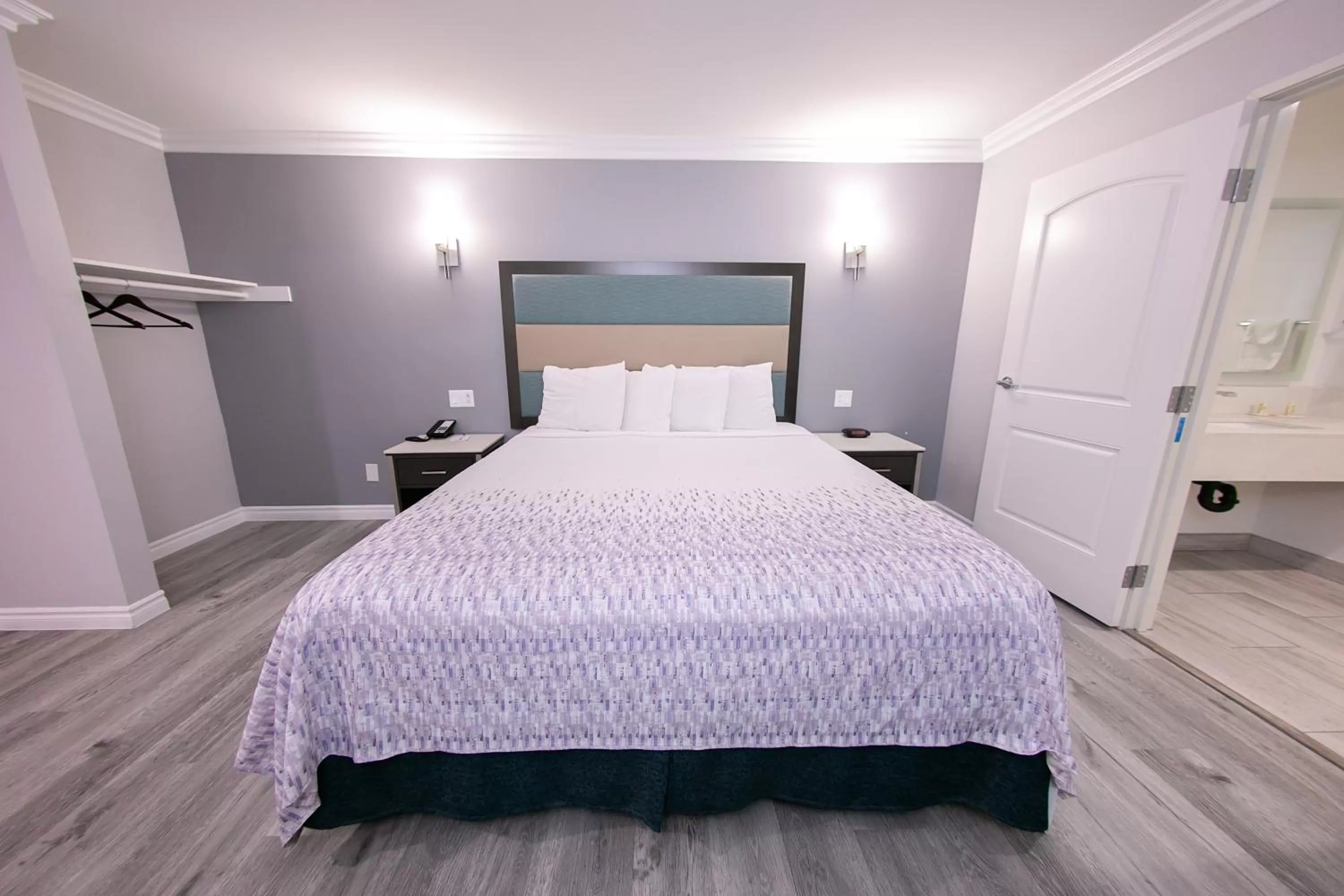 Bed in Travelodge Inn & Suites by Wyndham West Covina