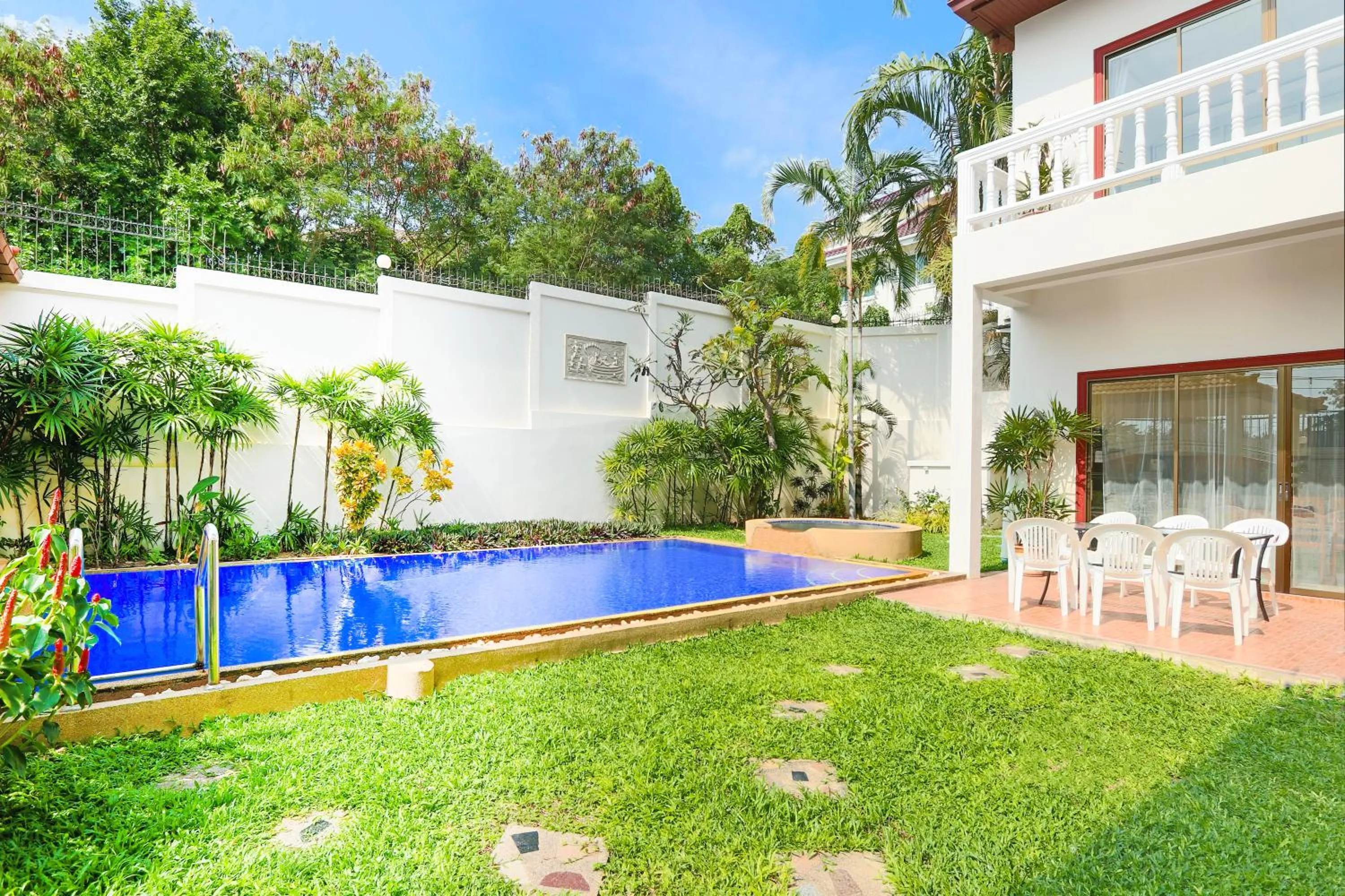 Swimming pool in Avoca Pool Villas