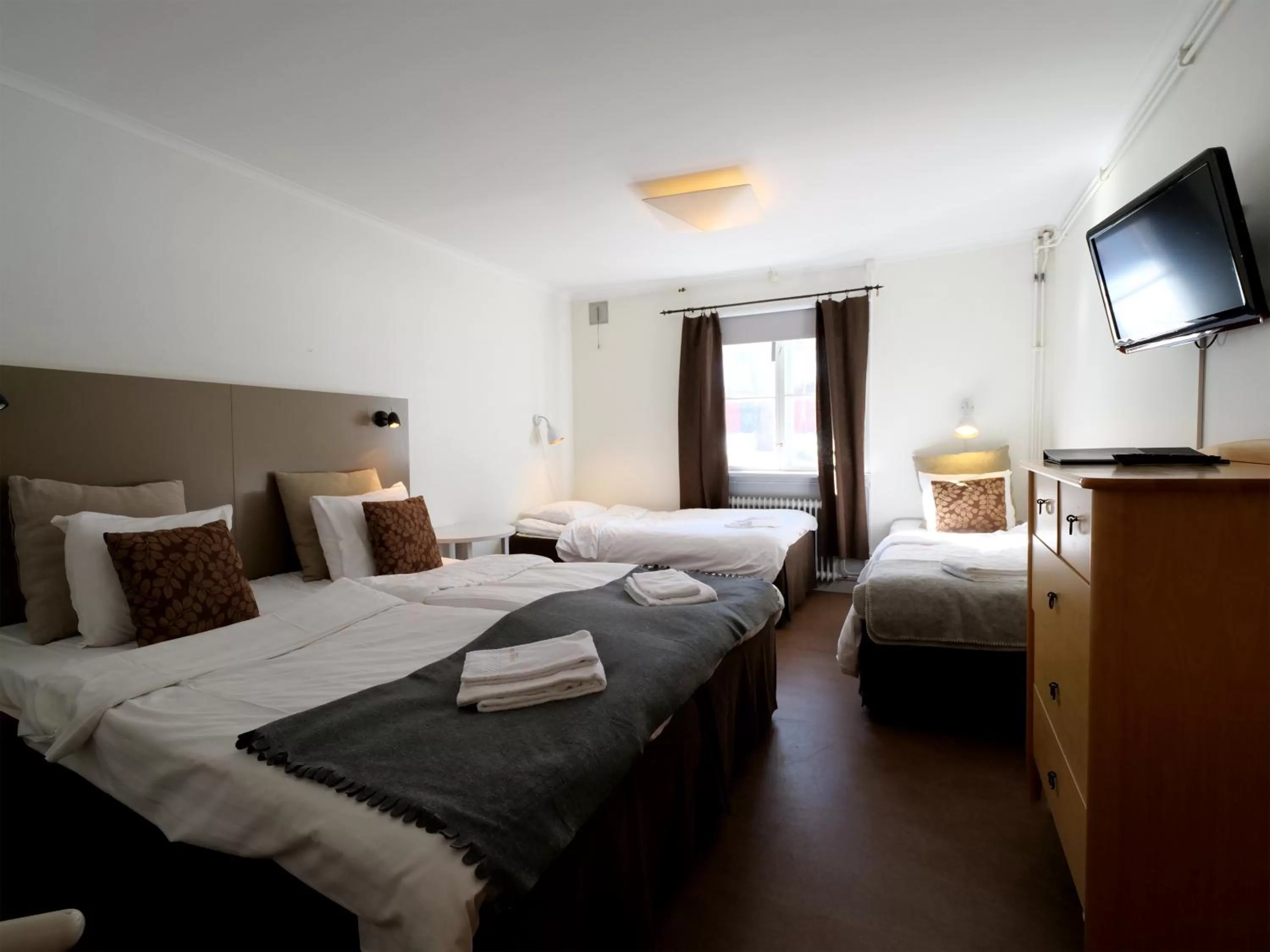 Family, Bed in Gripsholms BnB