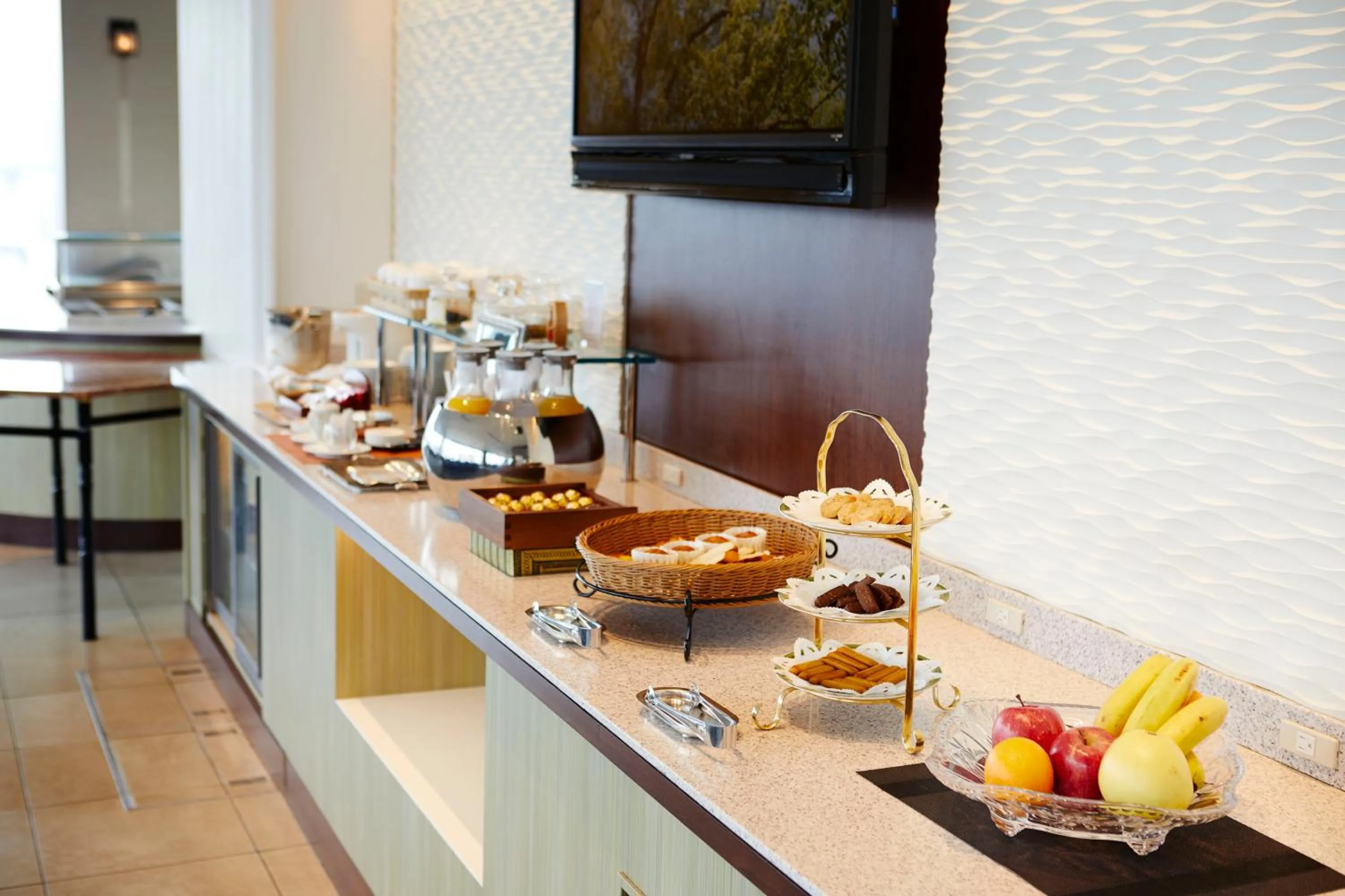 Breakfast in Royal Park Hotel