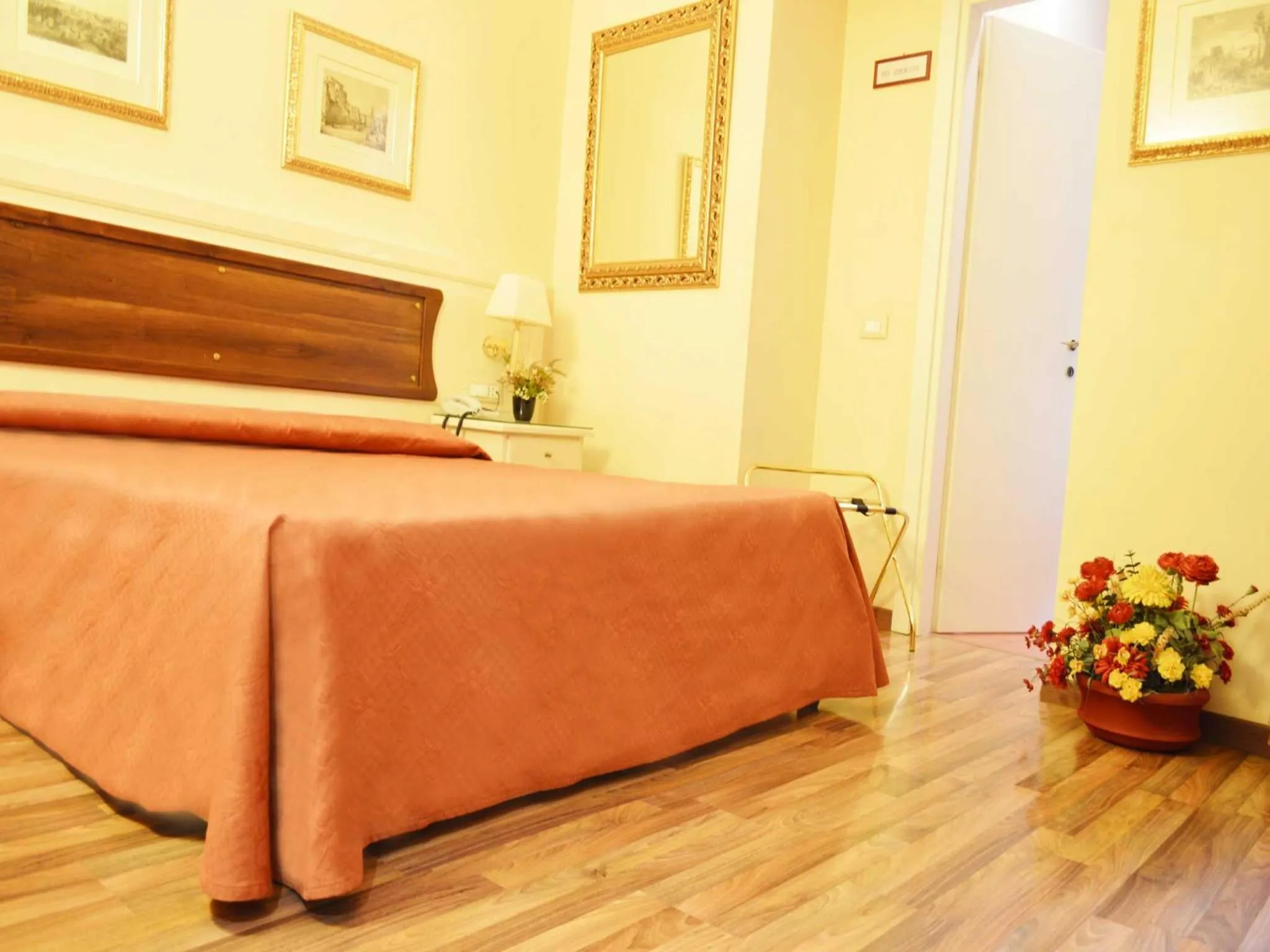 Photo of the whole room, Bed in Residenza Domiziano