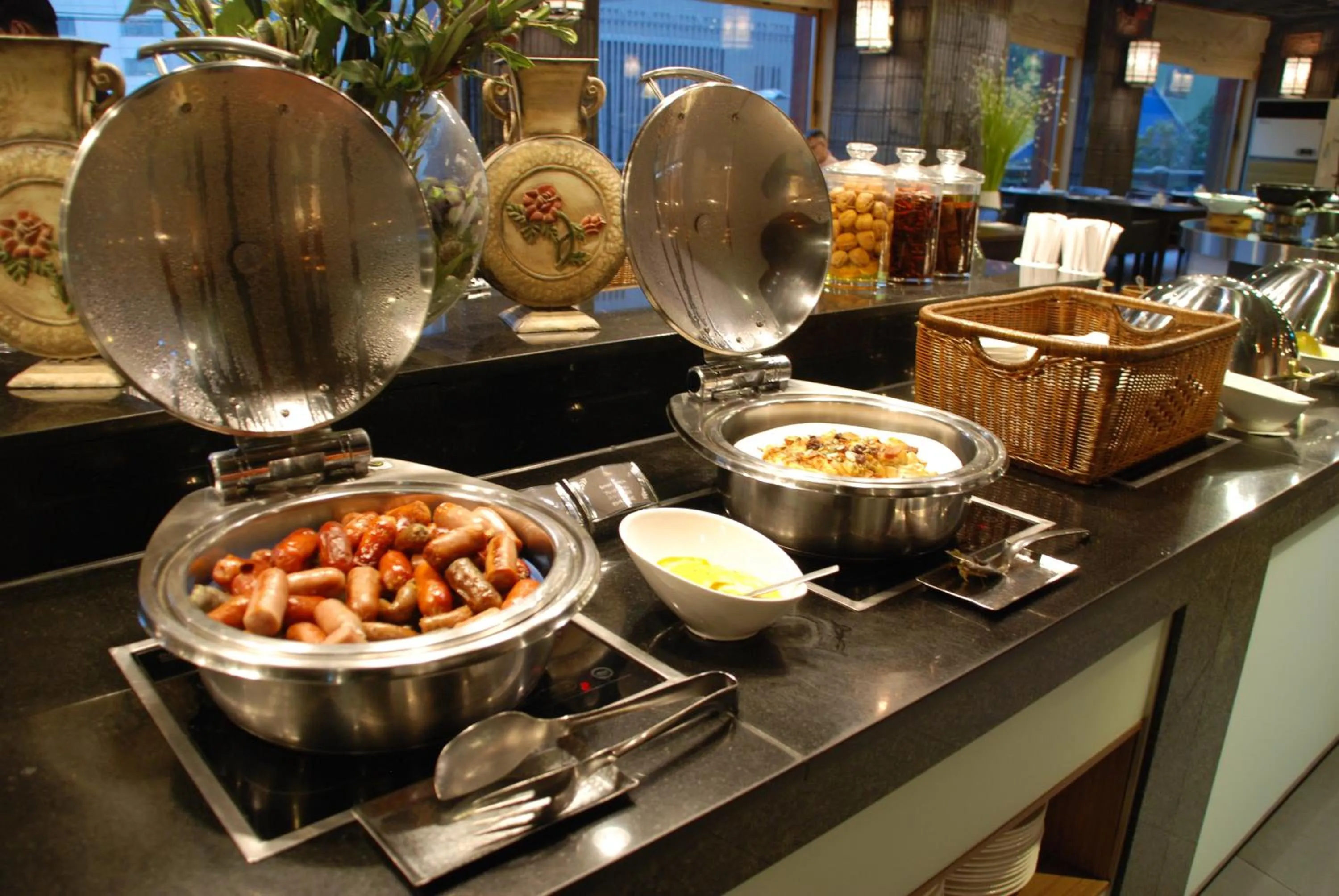 Restaurant/places to eat in Commodore Hotel Busan