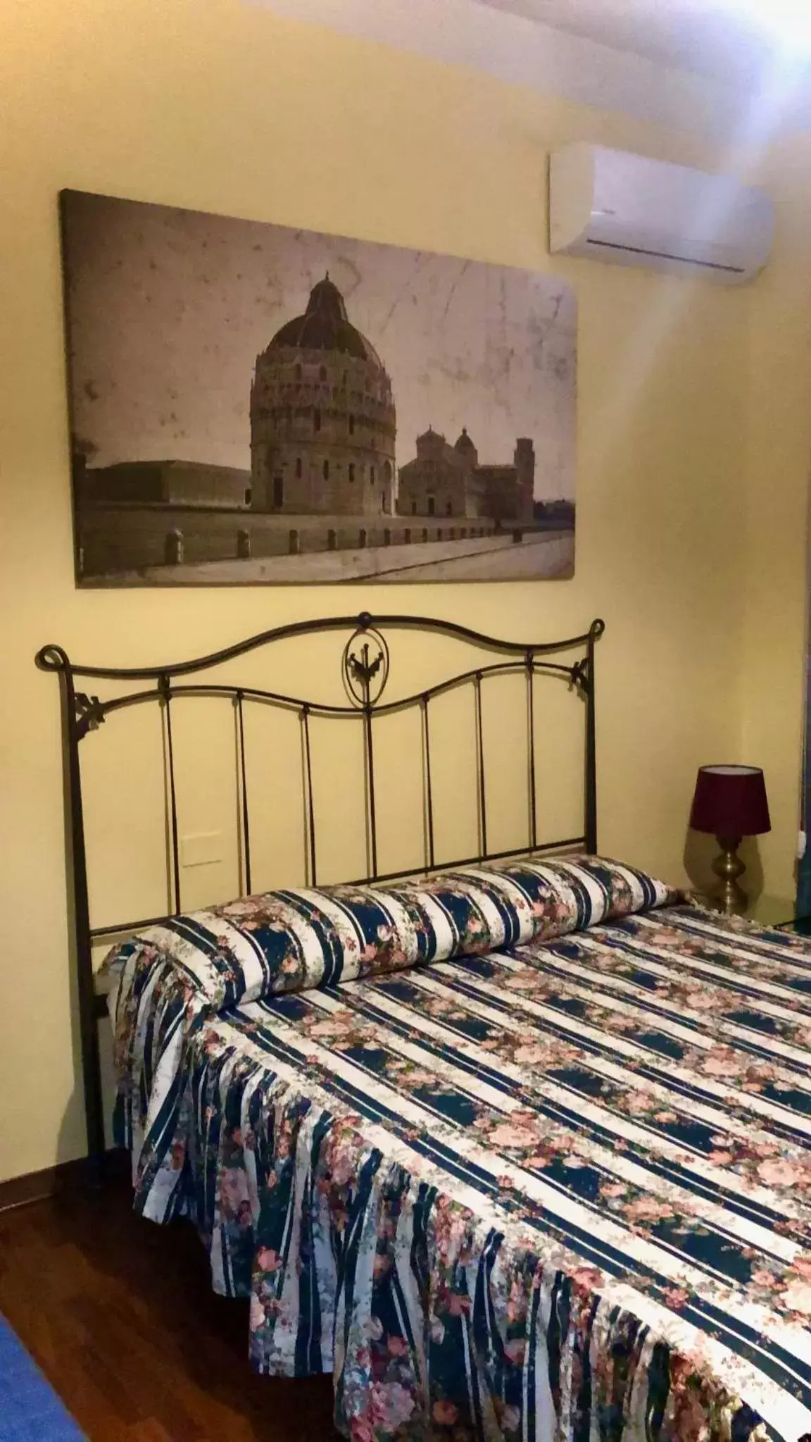 Deluxe Double Room with Extra Bed in Villa Orsini - A Retreat in Pisa - Food and Relax Deluxe Double Room with Extra Bed in Villa Orsini - A Retreat in Pisa - Food and Relax