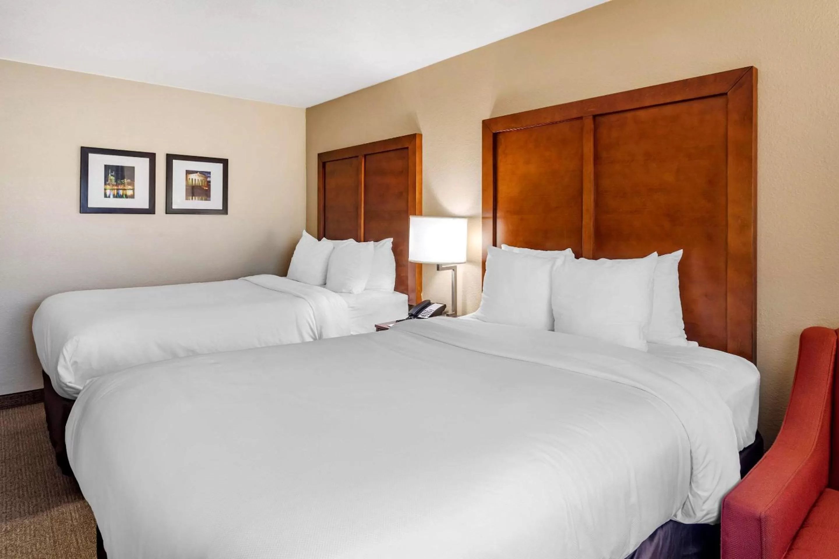 Photo of the whole room, Bed in Comfort Inn Nashville West