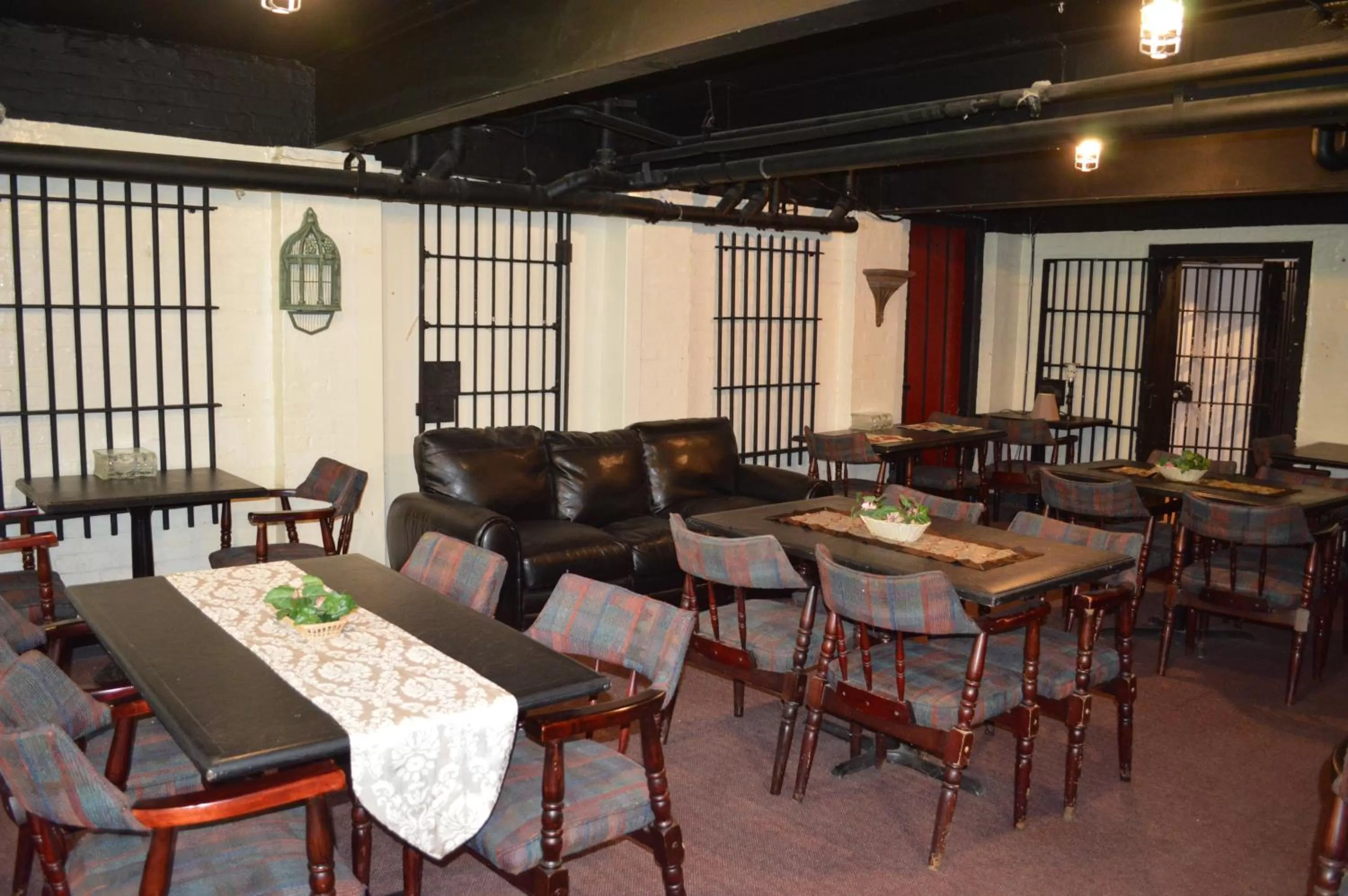 Communal lounge/ TV room, Restaurant/Places to Eat in The King George Inn