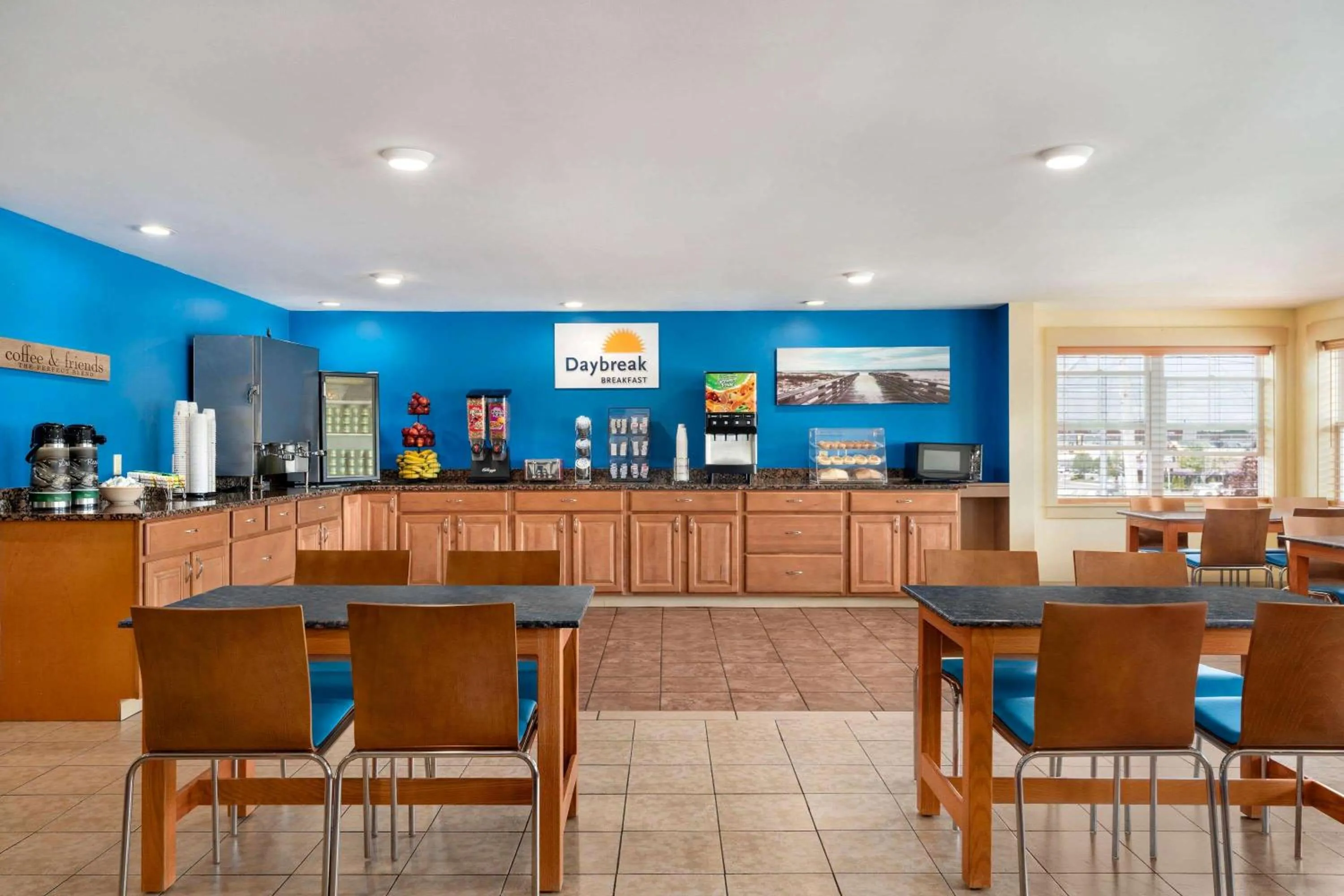 Restaurant/places to eat in Days Inn by Wyndham Airport/Maine Mall