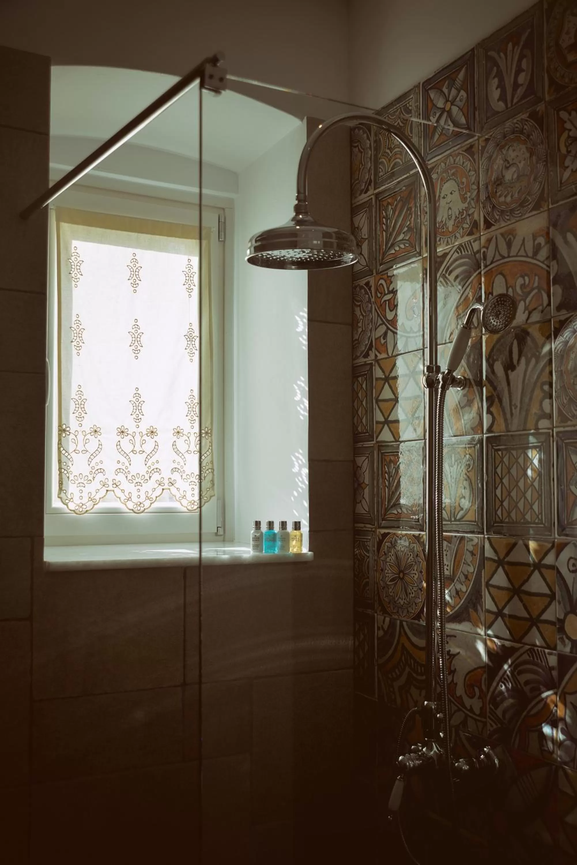 Bathroom in 1901 Hermoupolis