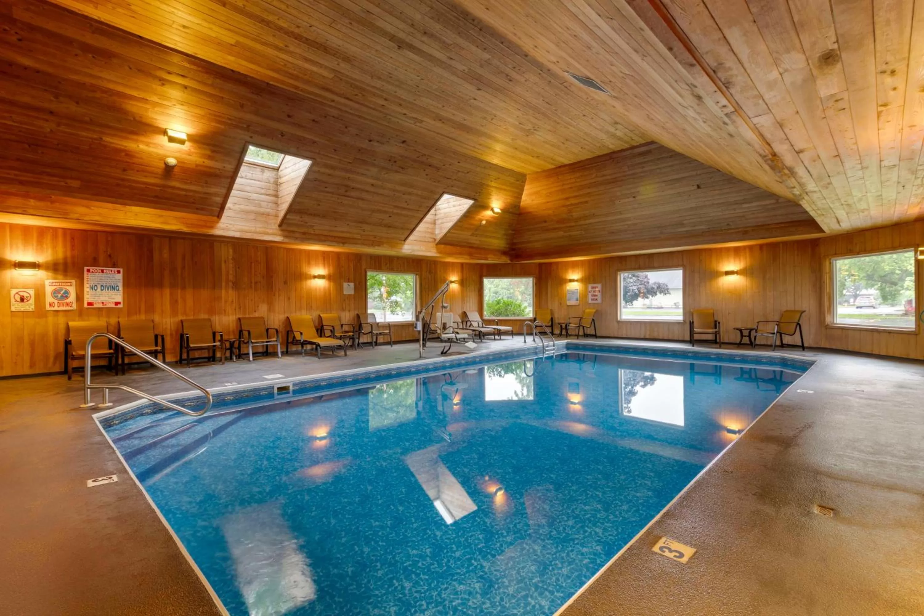 Pool view in Best Western Plus Windjammer Inn & Conference Center