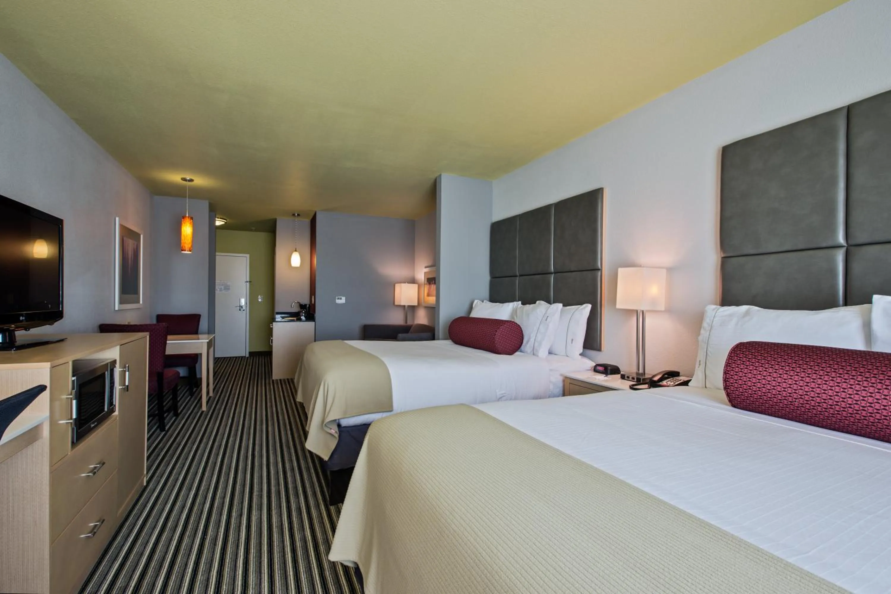 Bedroom, Bed in Holiday Inn Express & Suites Carlisle - Harrisburg Area by IHG