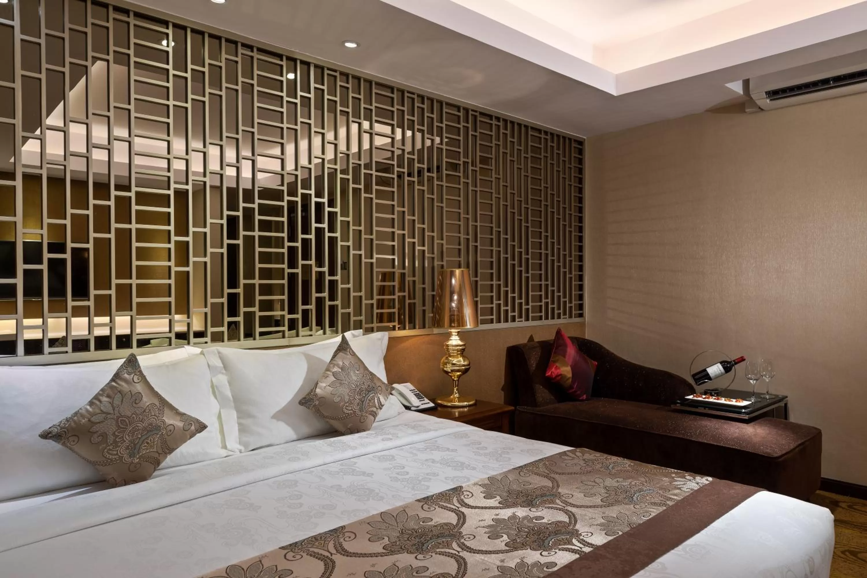 Bed in Best Western Chinatown Hotel