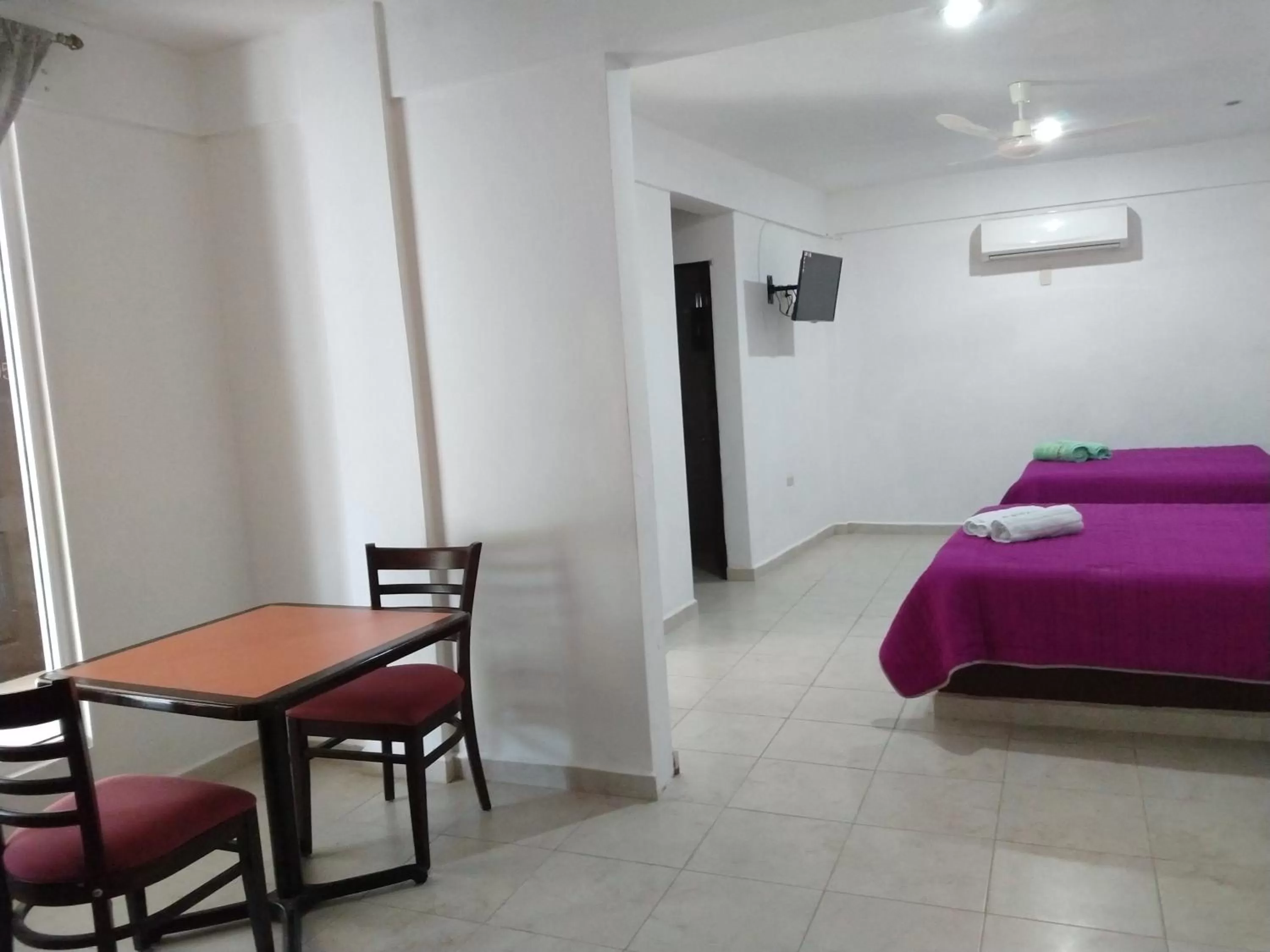 Photo of the whole room in Hotel España