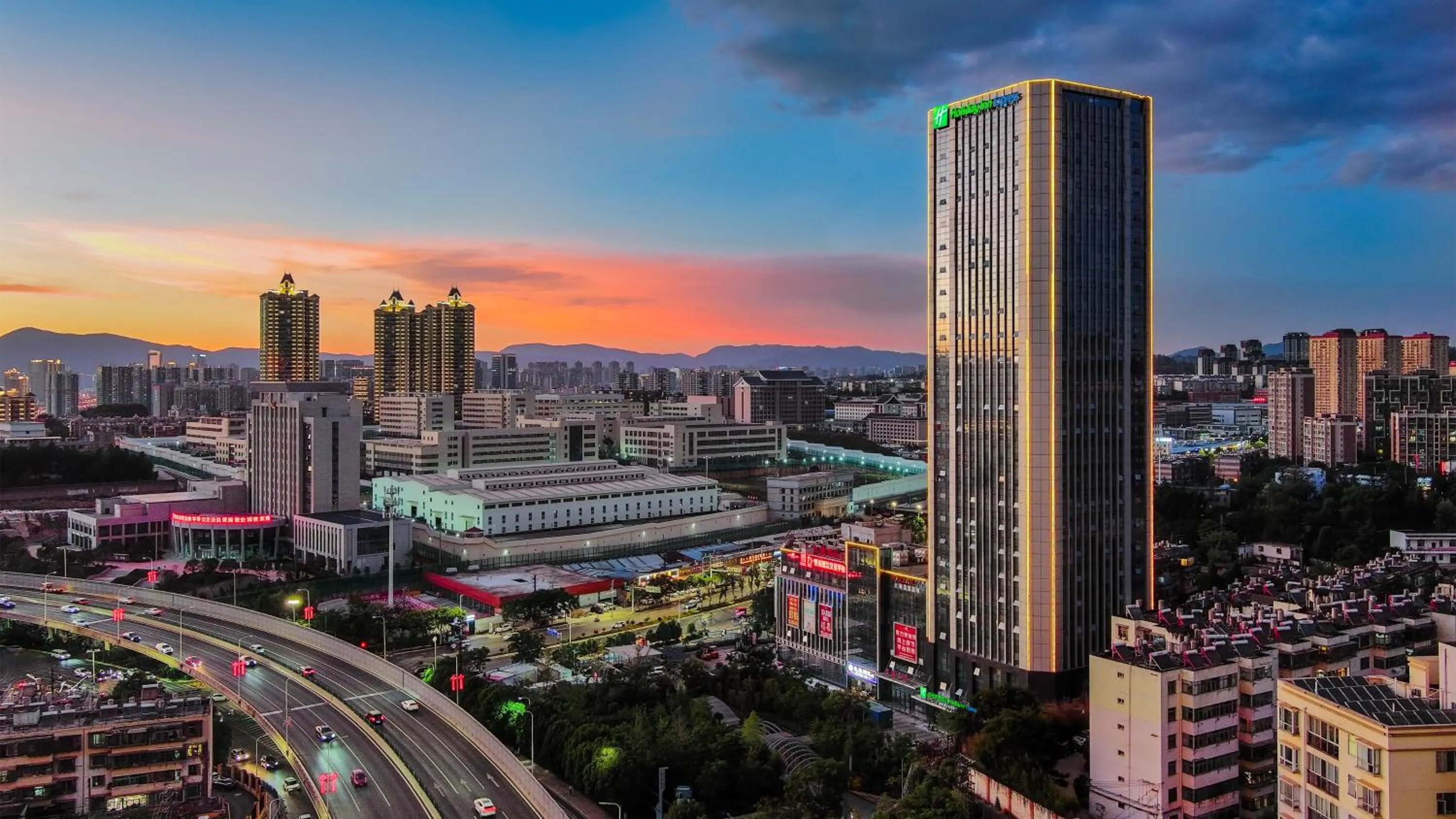 Property building in Holiday Inn Express Kunming Panlong by IHG