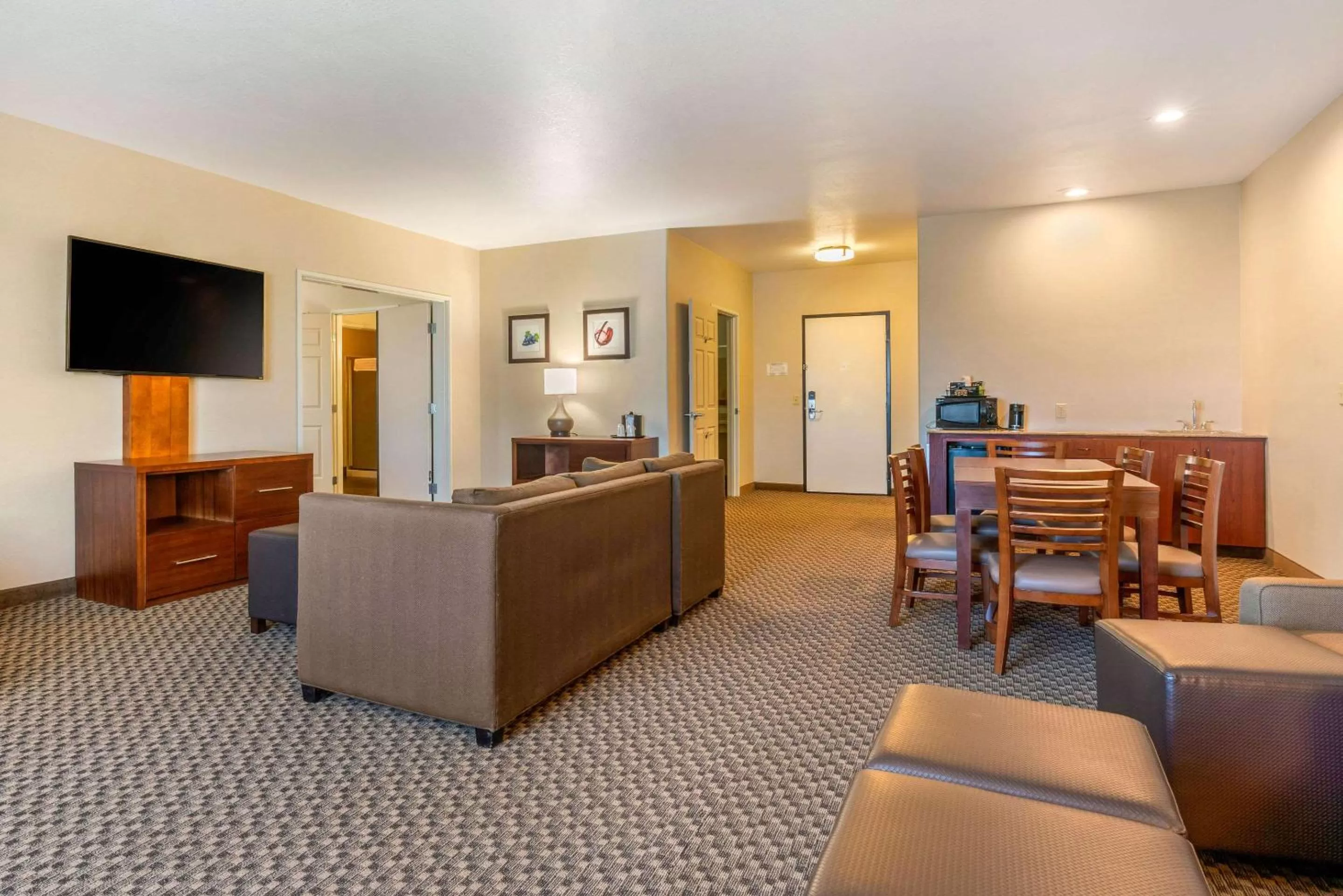 Photo of the whole room in Comfort Inn & Suites Galt - Lodi North