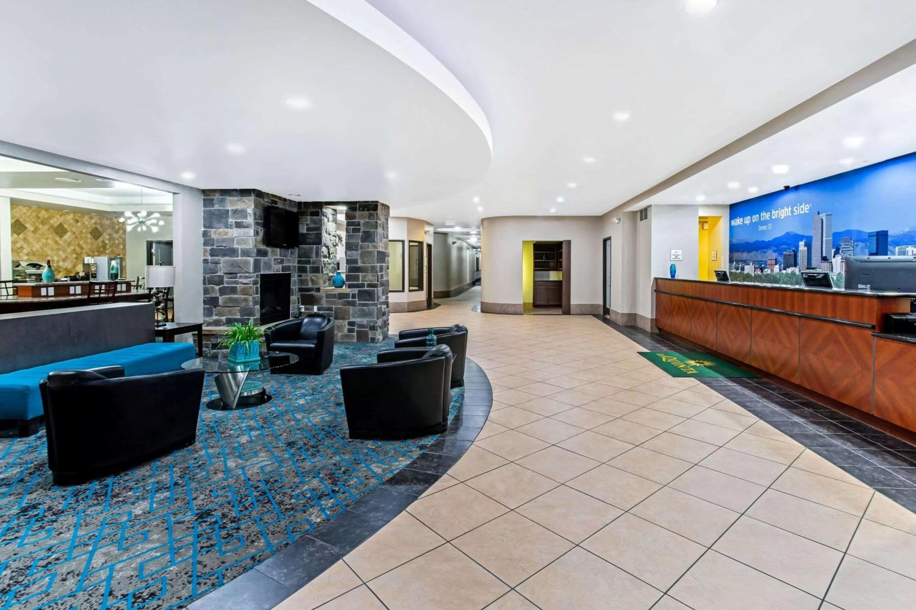 Lobby or reception in La Quinta by Wyndham Denver Gateway Park